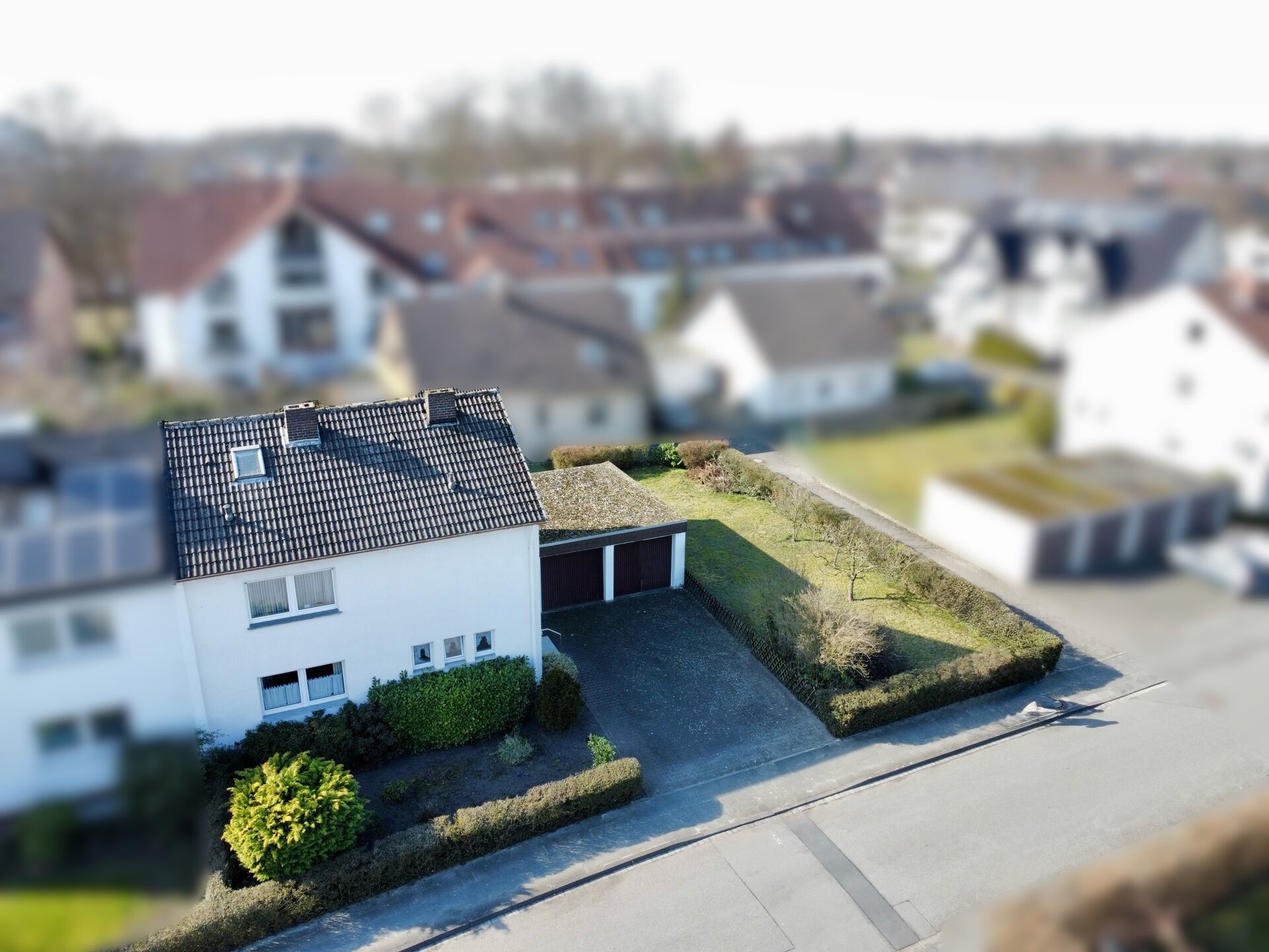 Immobilienangebot - Paderborn / Schloß Neuhaus - Alle - Gestalten Sie Ihr Traumhaus: Sanierungsbedürftige Doppelhaushälfte auf großzügigem Grundstück mit Potential