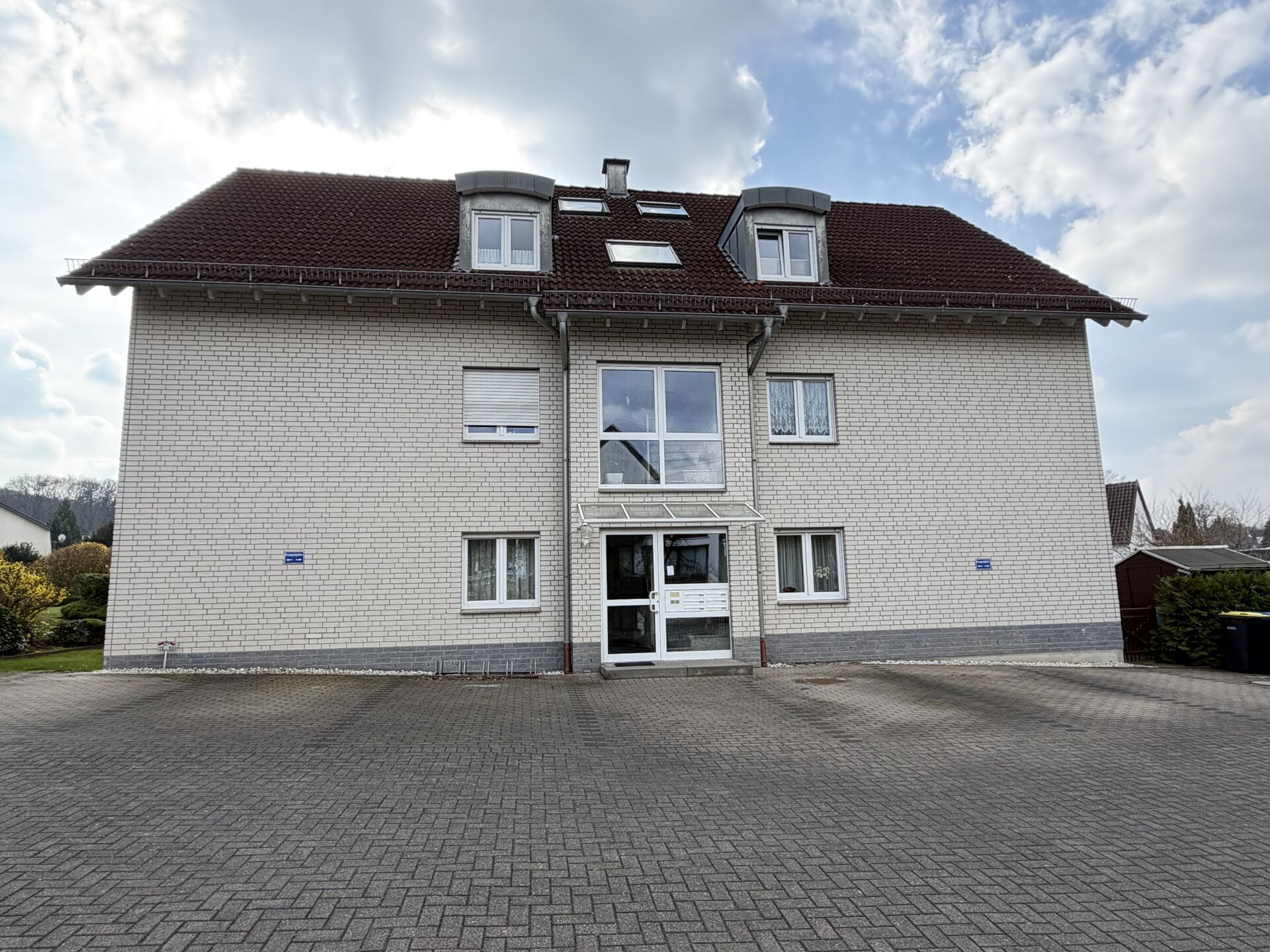 Immobilienangebot - Detmold - Alle - Eigentumswohnung in Hiddesen !
Mehr muss man nicht sagen....