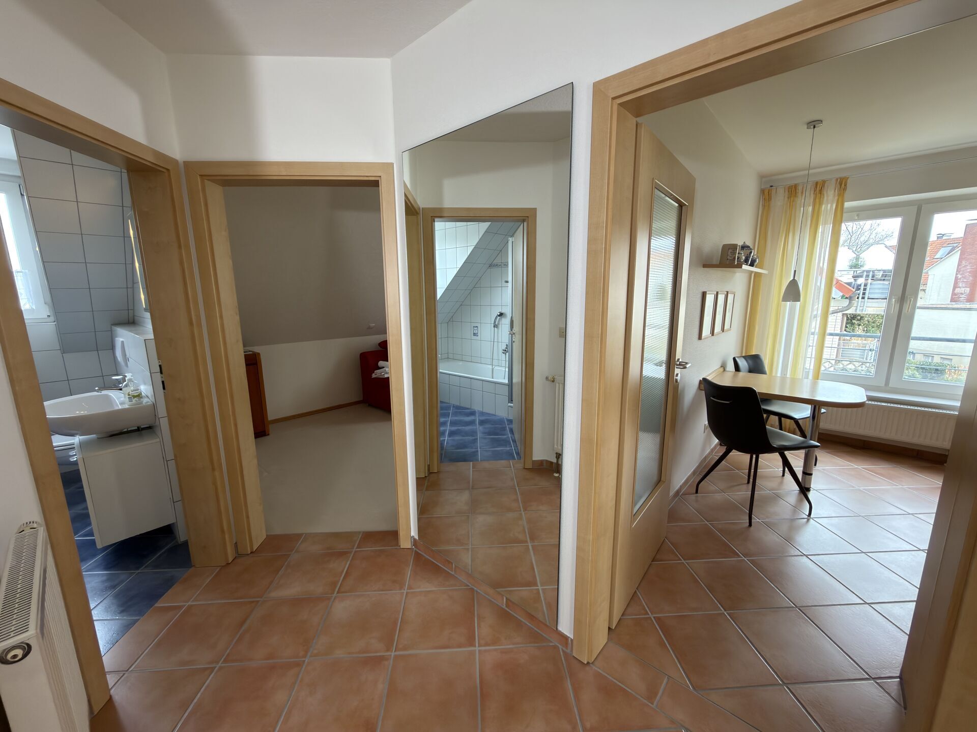 Immobilienangebot - Detmold - Alle - Eigentumswohnung in Hiddesen !
Mehr muss man nicht sagen....