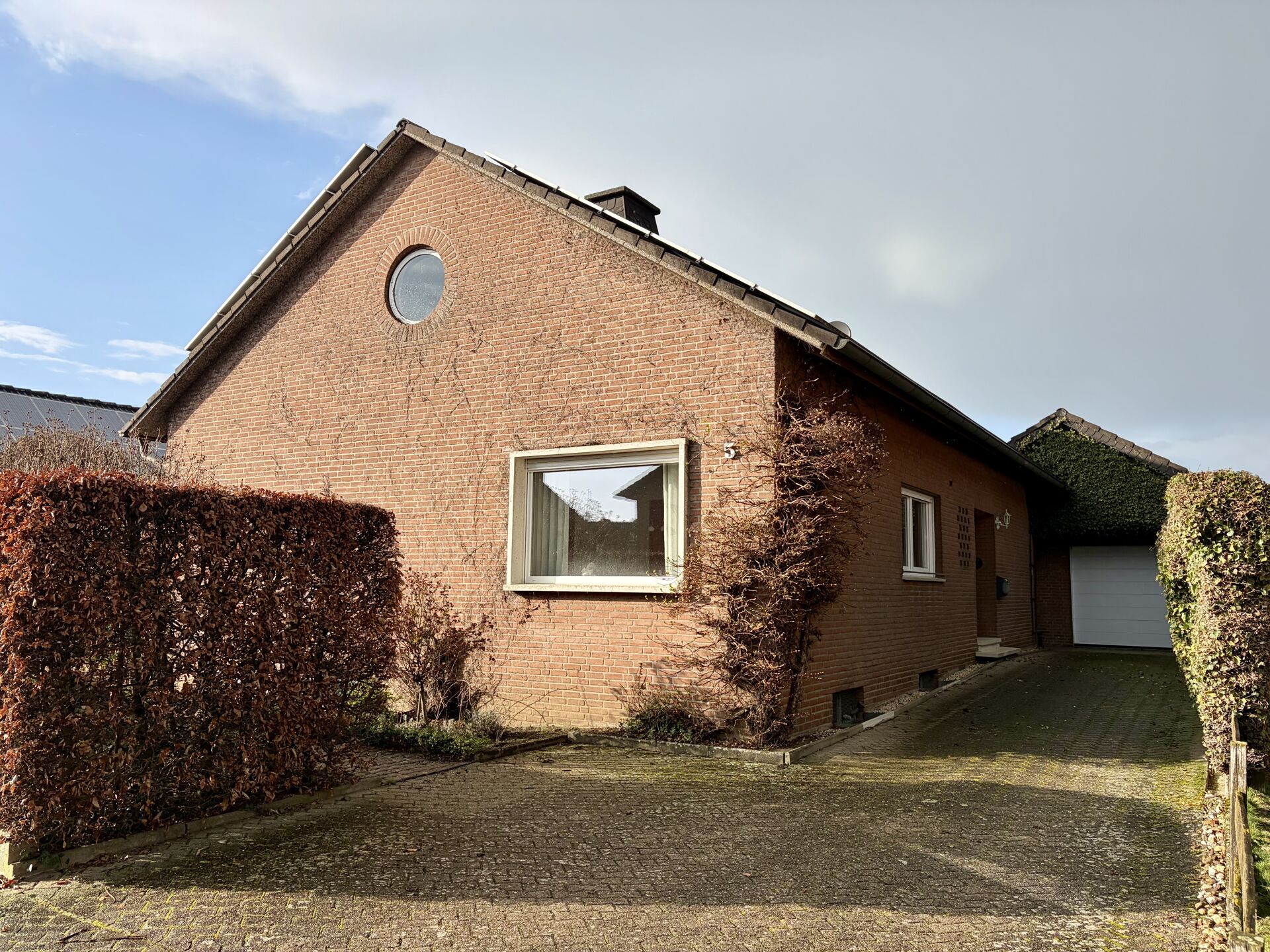 Immobilienangebot - Delbrück / Westenholz - Alle - „Platz, Sonne, Gemütlichkeit – Ihr neues Traumhaus wartet“