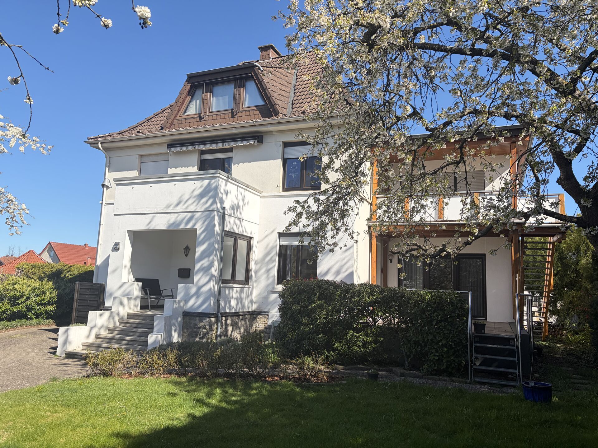 Immobilienangebot - Lage - Alle - Laufend modernisiertes Mehrgenerationenhaus in Lage!
