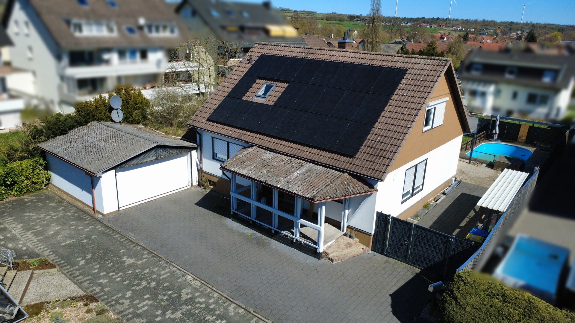 Immobilienangebot - Willebadessen - Alle - Einfamilienhaus mit Doppelgarage und Pool
