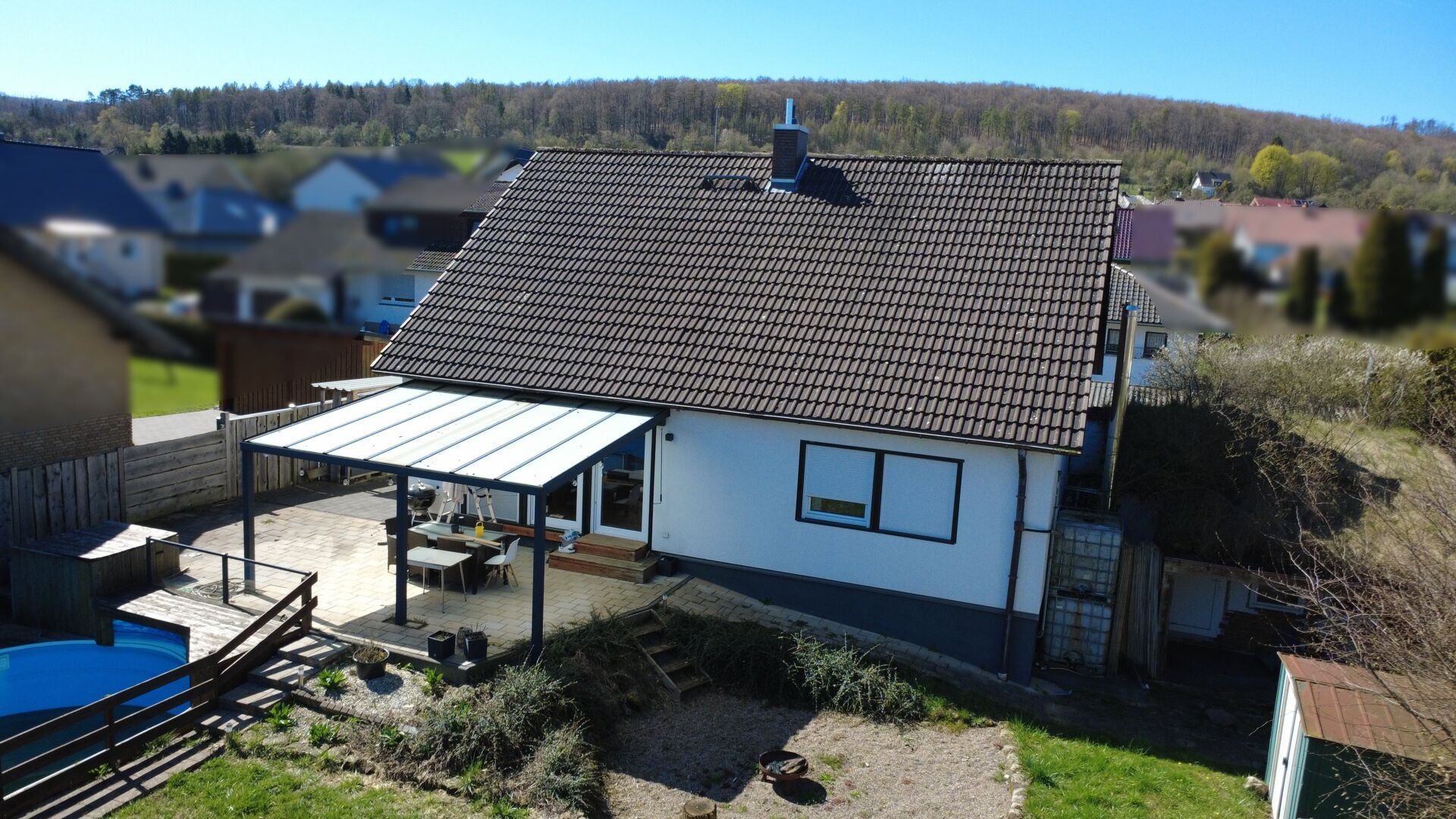 Immobilienangebot - Willebadessen - Alle - Einfamilienhaus mit Doppelgarage und Pool