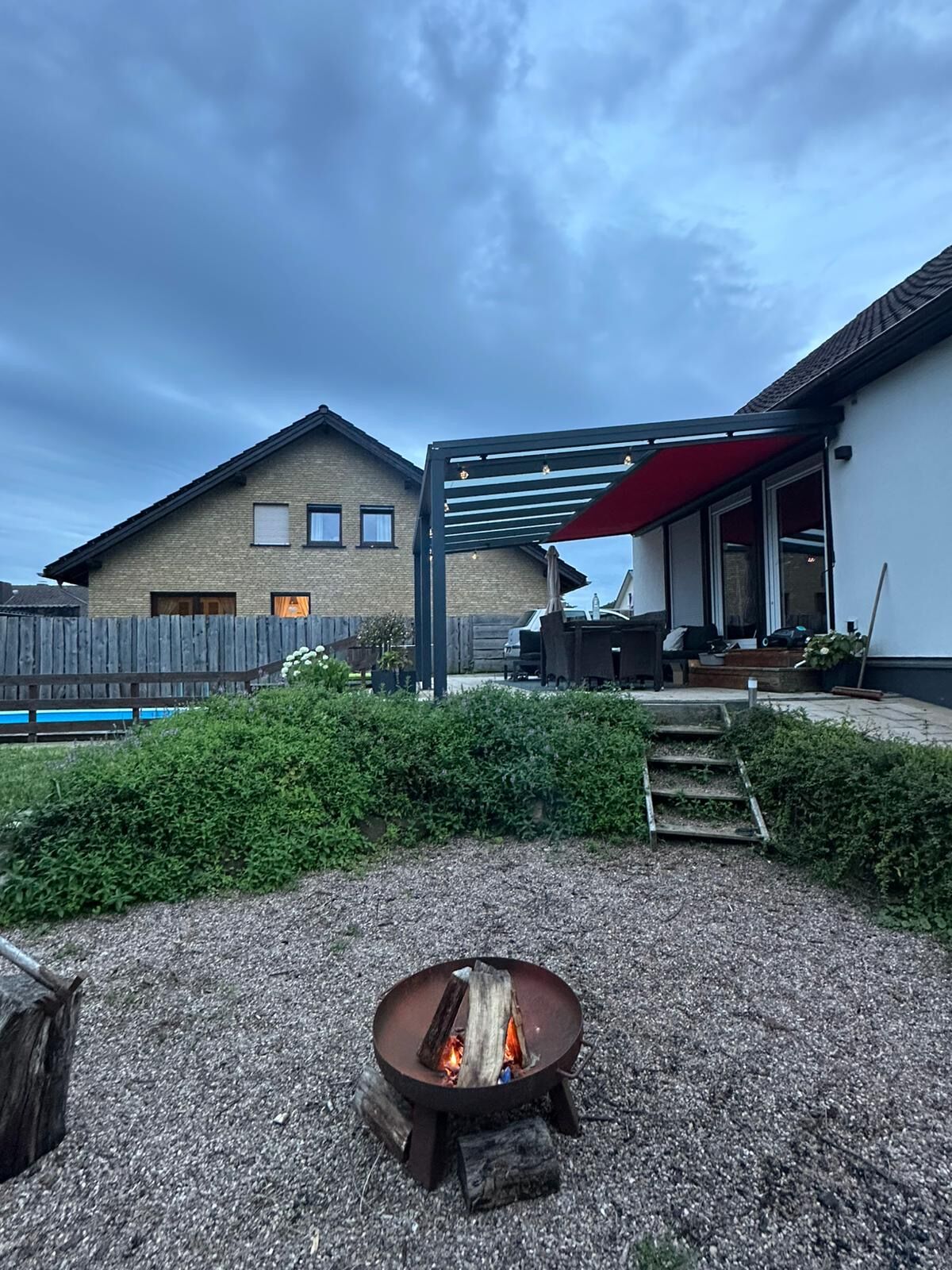 Immobilienangebot - Willebadessen - Alle - Einfamilienhaus mit Doppelgarage und Pool
