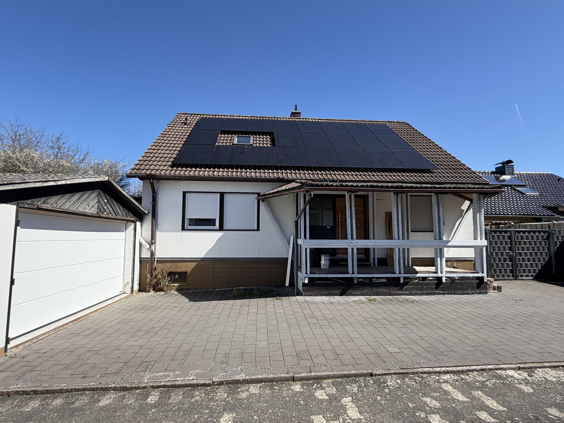 Immobilienangebot - Willebadessen - Alle - Einfamilienhaus mit Doppelgarage und Pool