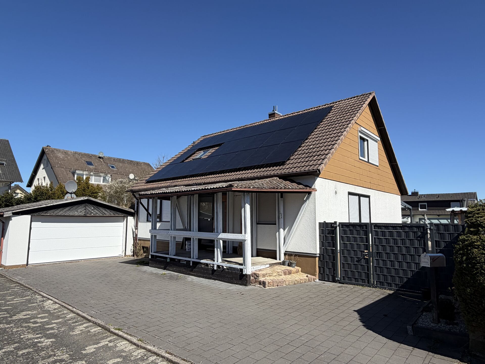 Immobilienangebot - Willebadessen - Alle - Einfamilienhaus mit Doppelgarage und Pool