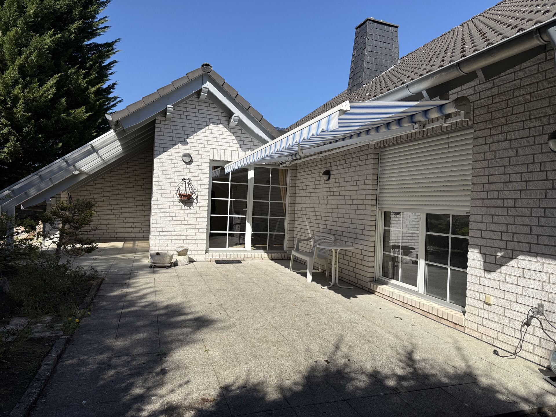 Immobilienangebot - Brakel / Istrup - Alle - Wohnen mit Qualität - Solides EFH mit Garage !