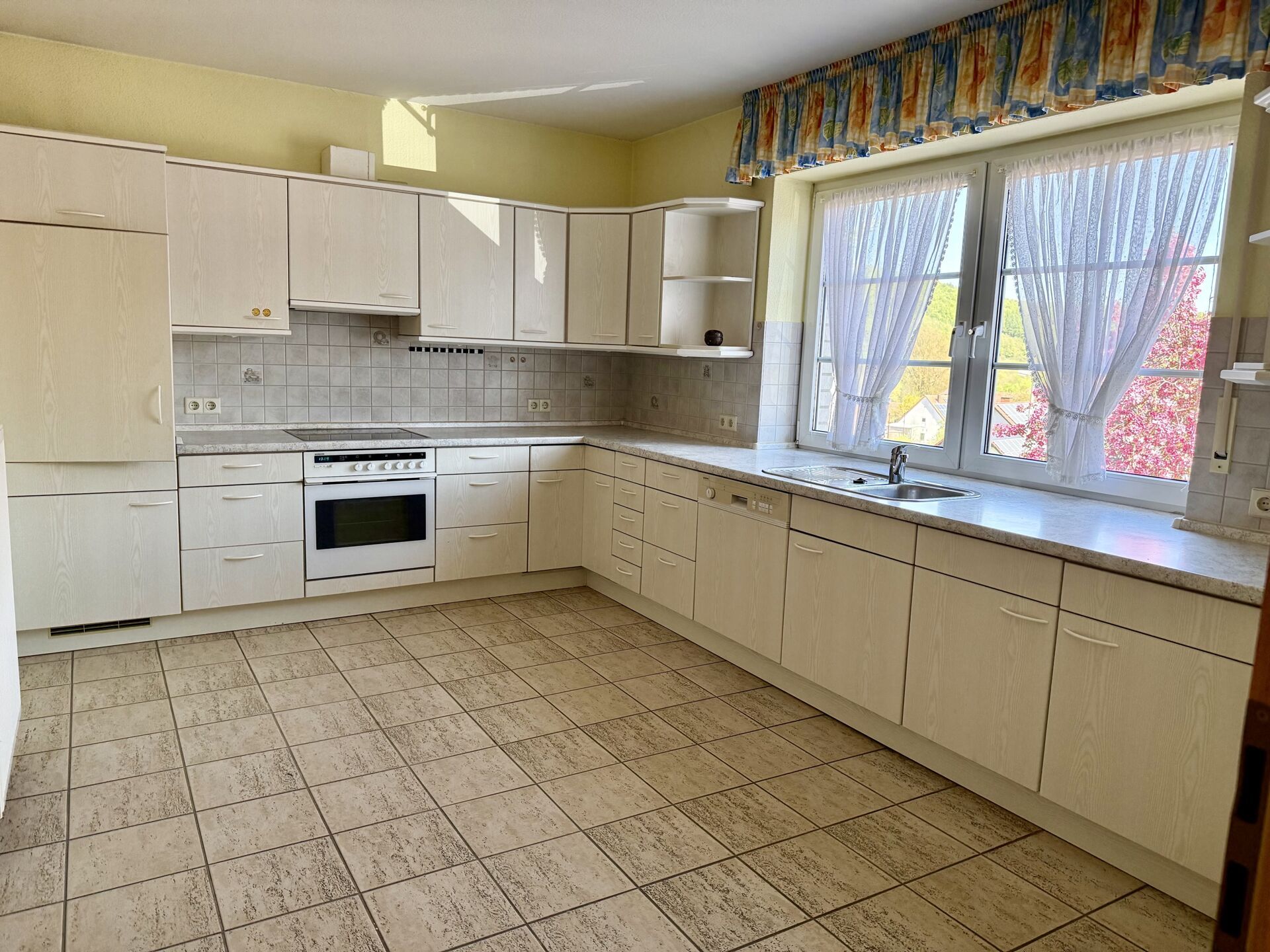 Immobilienangebot - Brakel / Istrup - Alle - Wohnen mit Qualität - Solides EFH mit Garage !