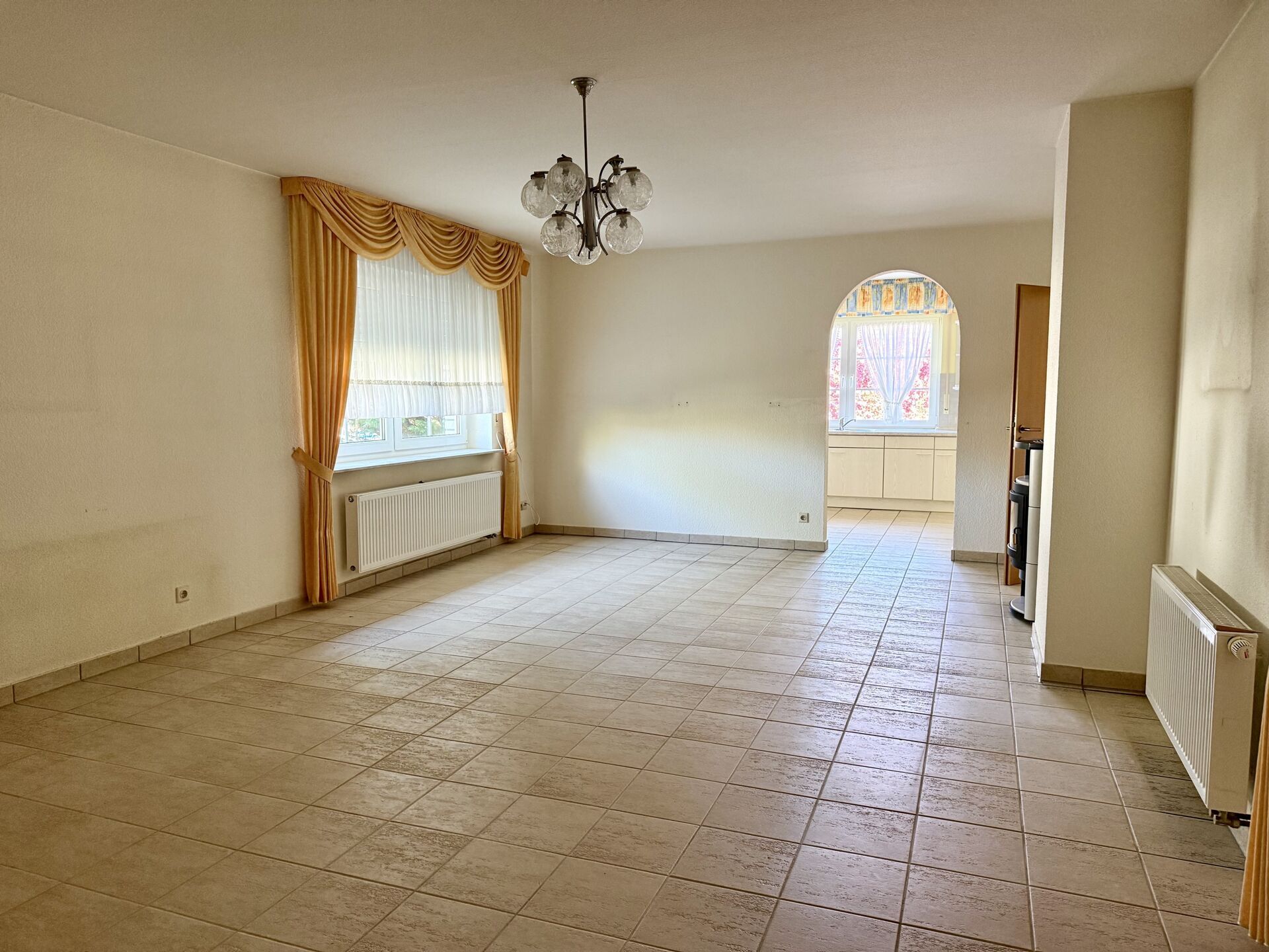 Immobilienangebot - Brakel / Istrup - Alle - Wohnen mit Qualität - Solides EFH mit Garage !