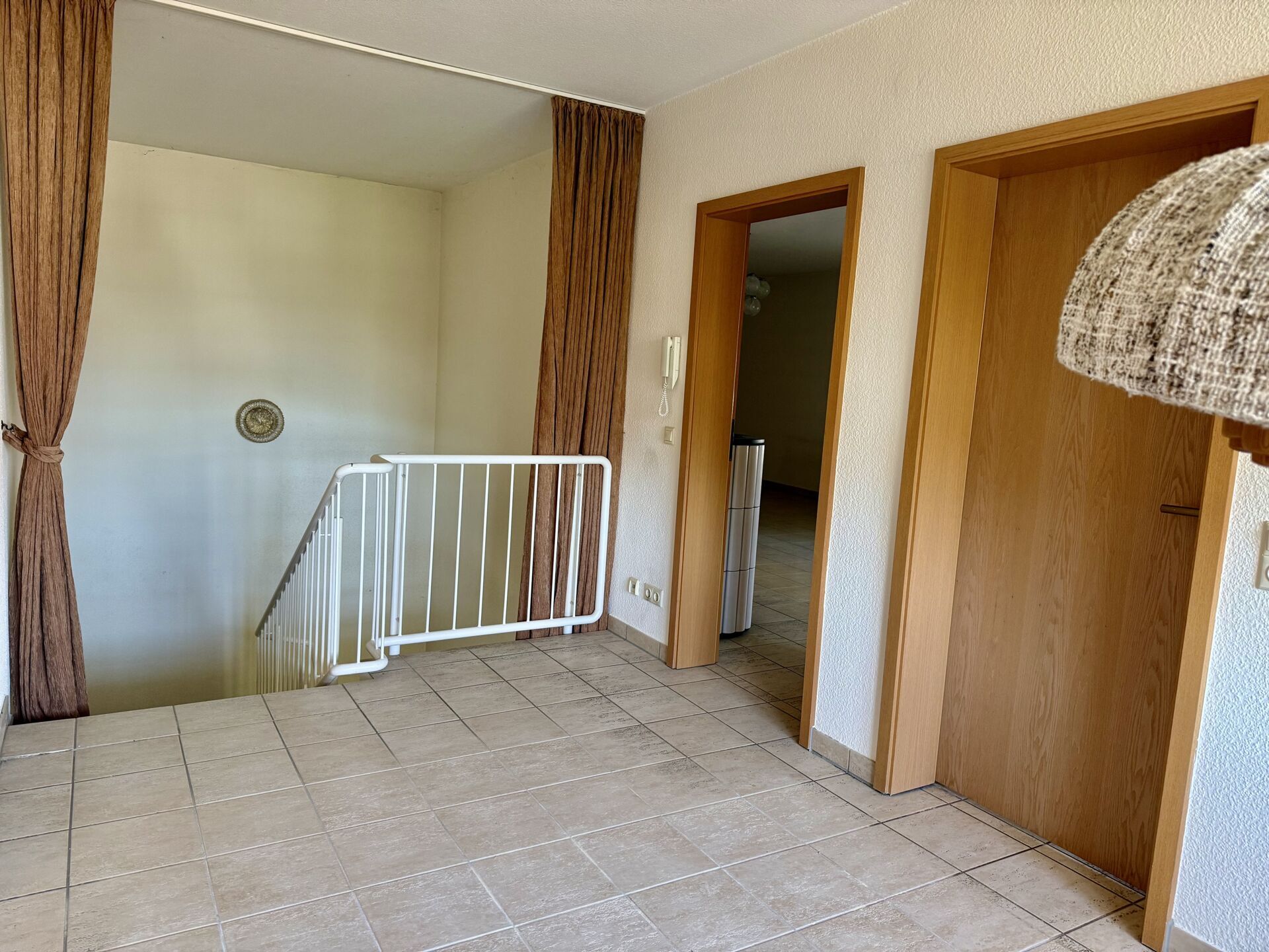 Immobilienangebot - Brakel / Istrup - Alle - Wohnen mit Qualität - Solides EFH mit Garage !