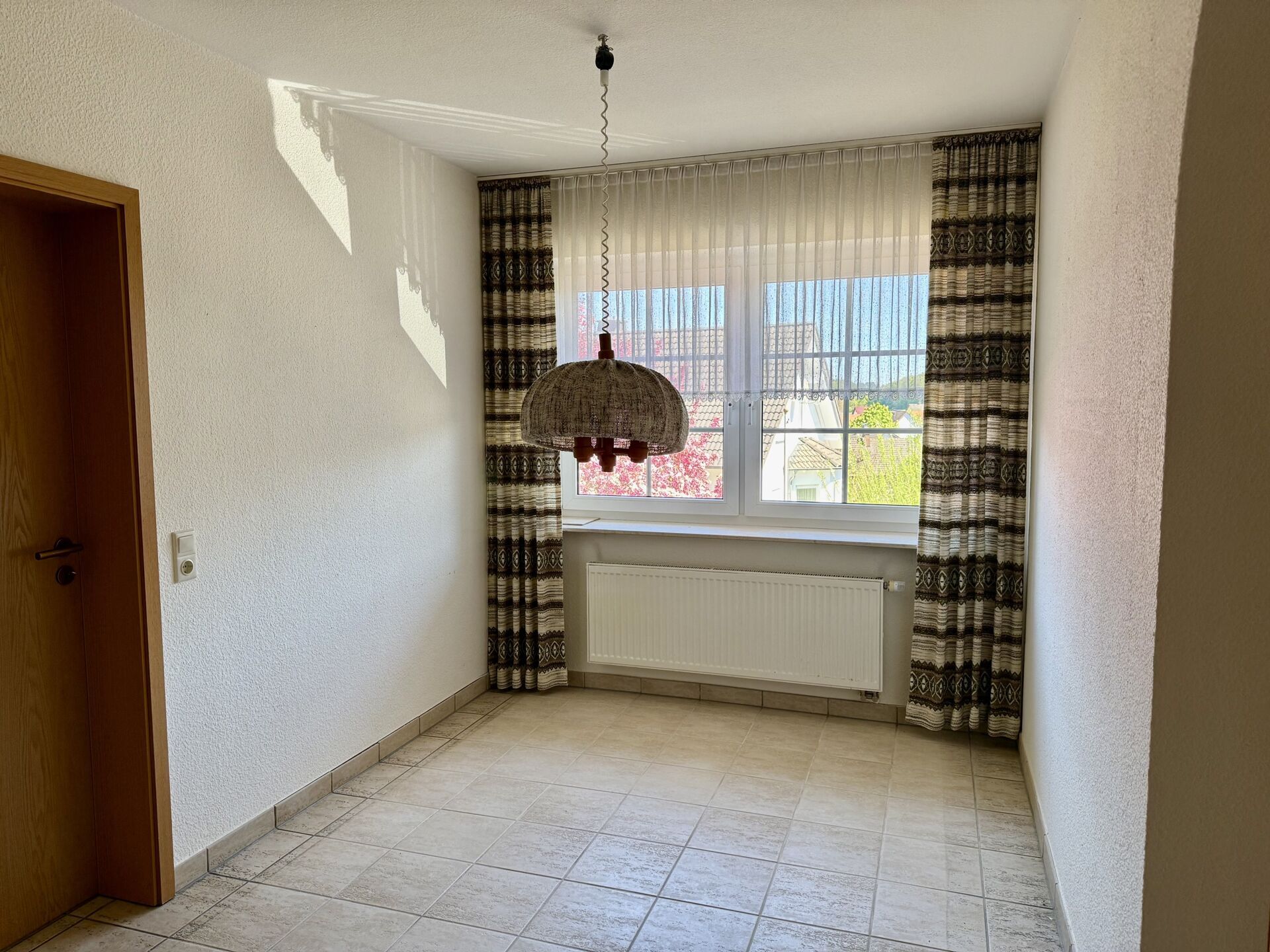 Immobilienangebot - Brakel / Istrup - Alle - Wohnen mit Qualität - Solides EFH mit Garage !