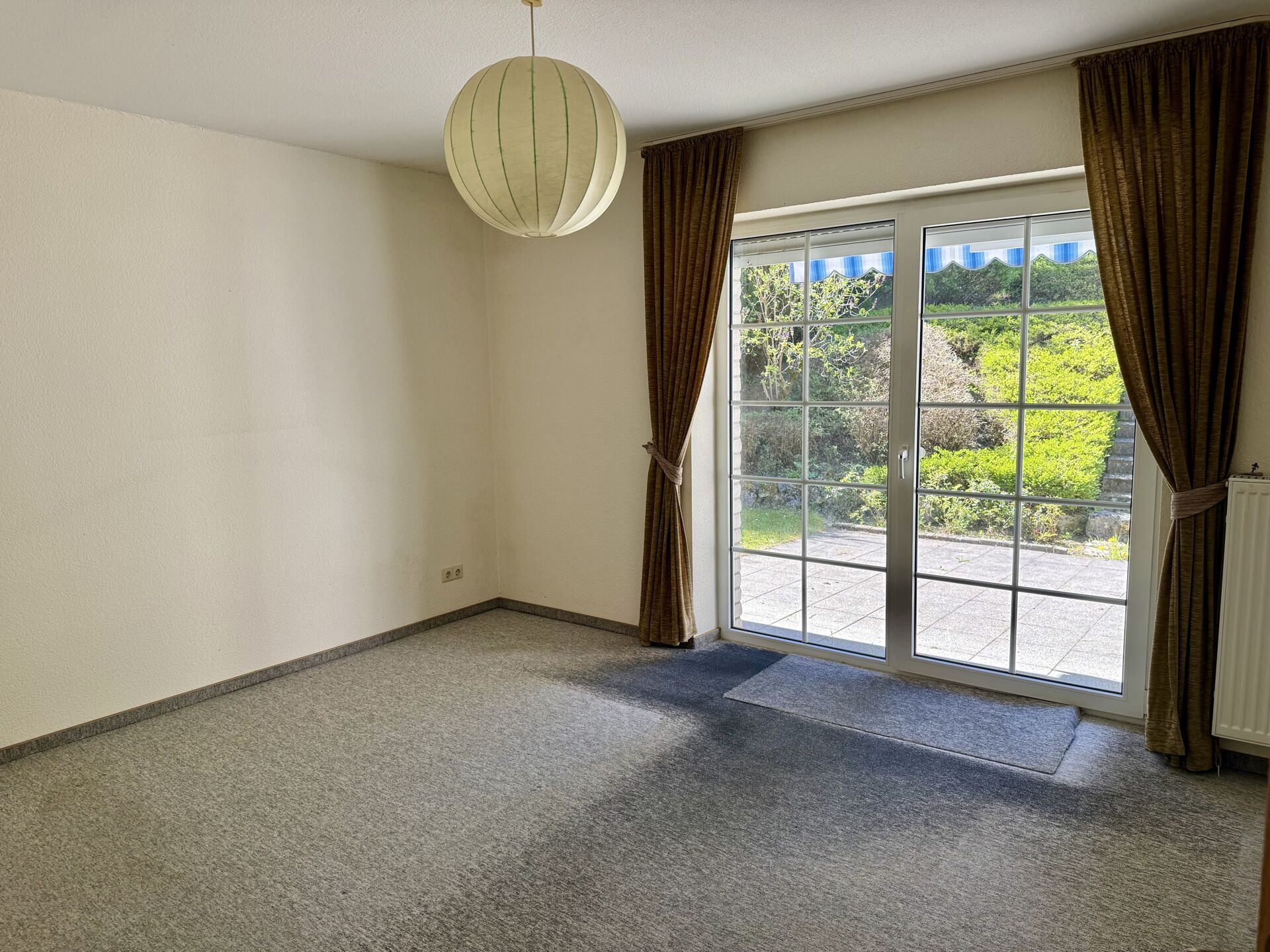 Immobilienangebot - Brakel / Istrup - Alle - Wohnen mit Qualität - Solides EFH mit Garage !