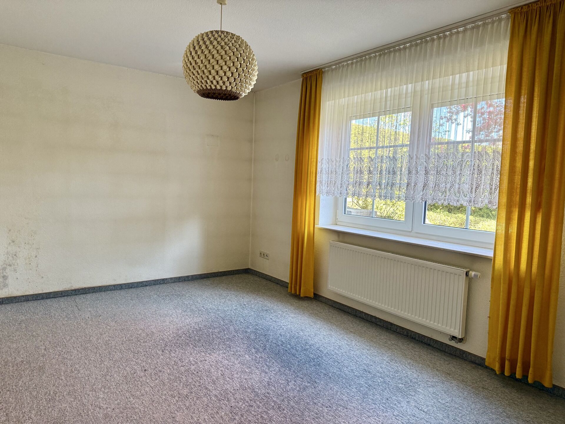 Immobilienangebot - Brakel / Istrup - Alle - Wohnen mit Qualität - Solides EFH mit Garage !