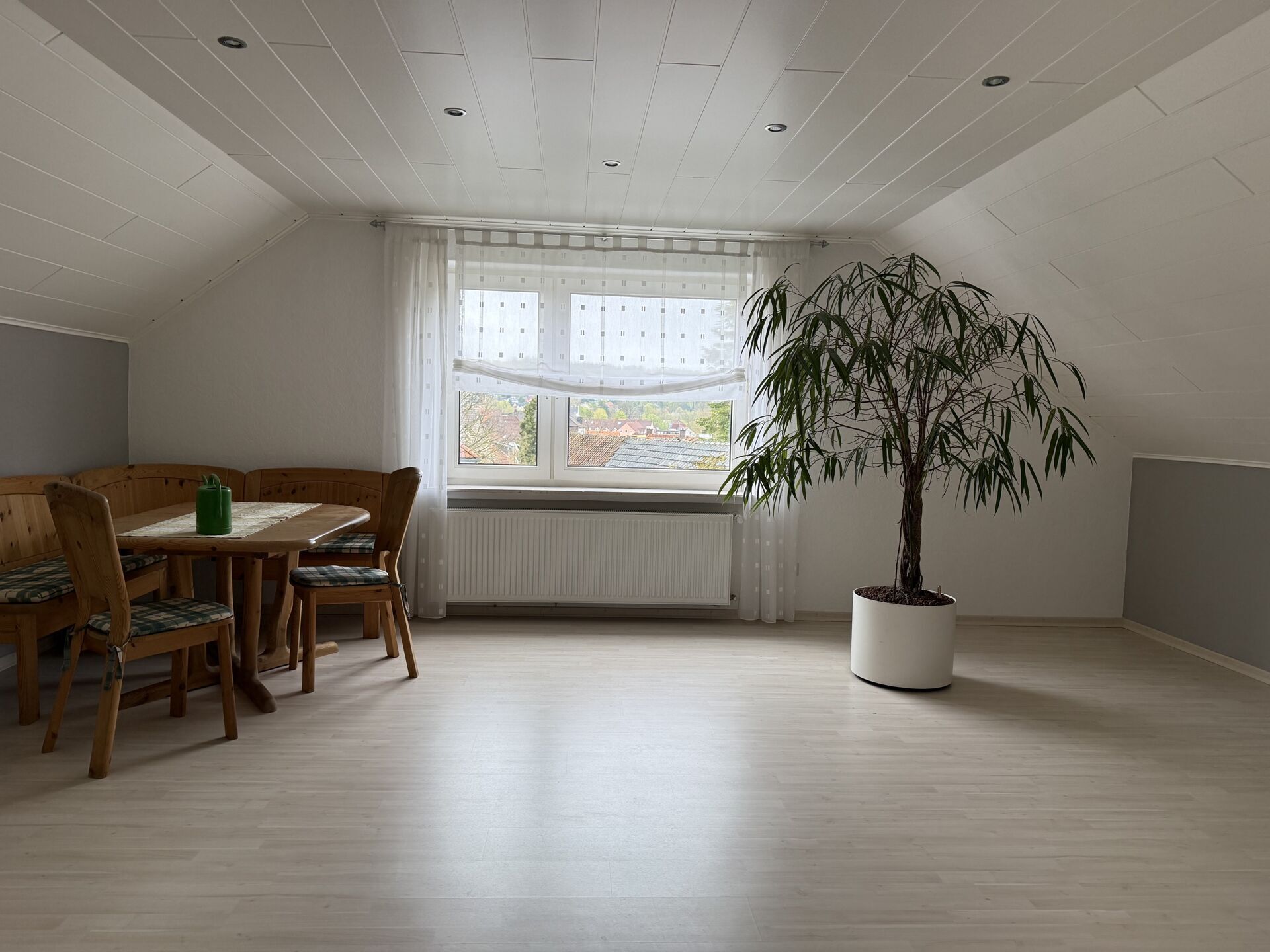 Immobilienangebot - Bad Driburg - Alle - Großes Haus mit Lagerfläche, Werkstatt und zwei Garagen !