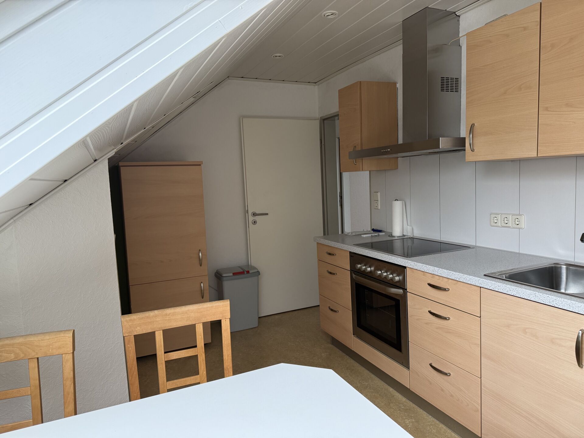 Immobilienangebot - Bad Driburg - Alle - Großes Haus mit Lagerfläche, Werkstatt und zwei Garagen !