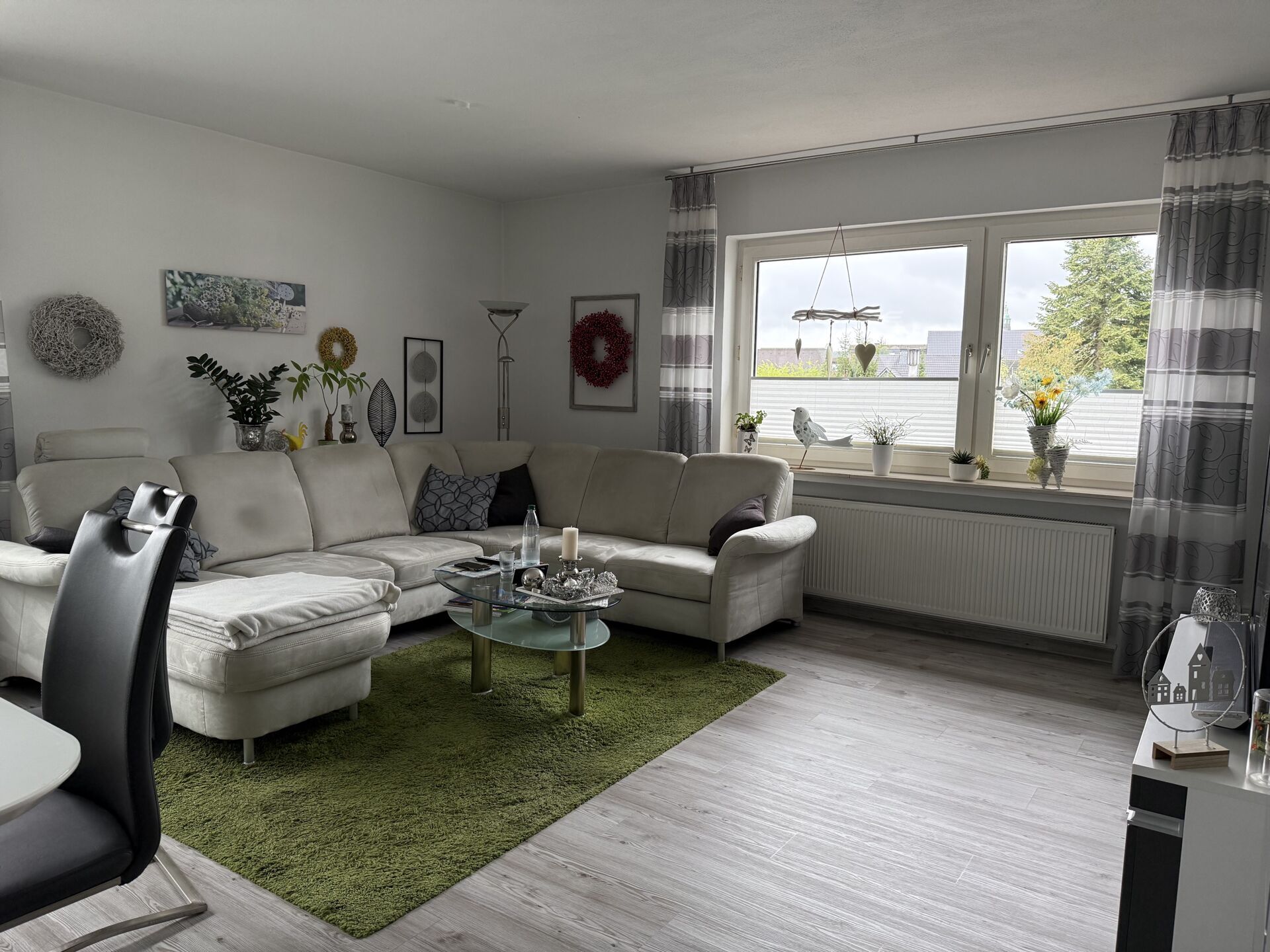 Immobilienangebot - Bad Driburg - Alle - Großes Haus mit Lagerfläche, Werkstatt und zwei Garagen !