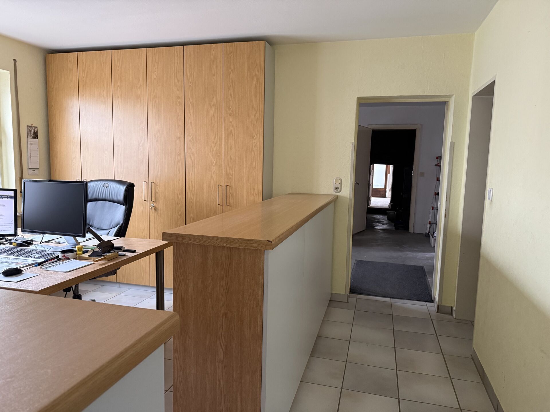 Immobilienangebot - Bad Driburg - Alle - Großes Haus mit Lagerfläche, Werkstatt und zwei Garagen !
