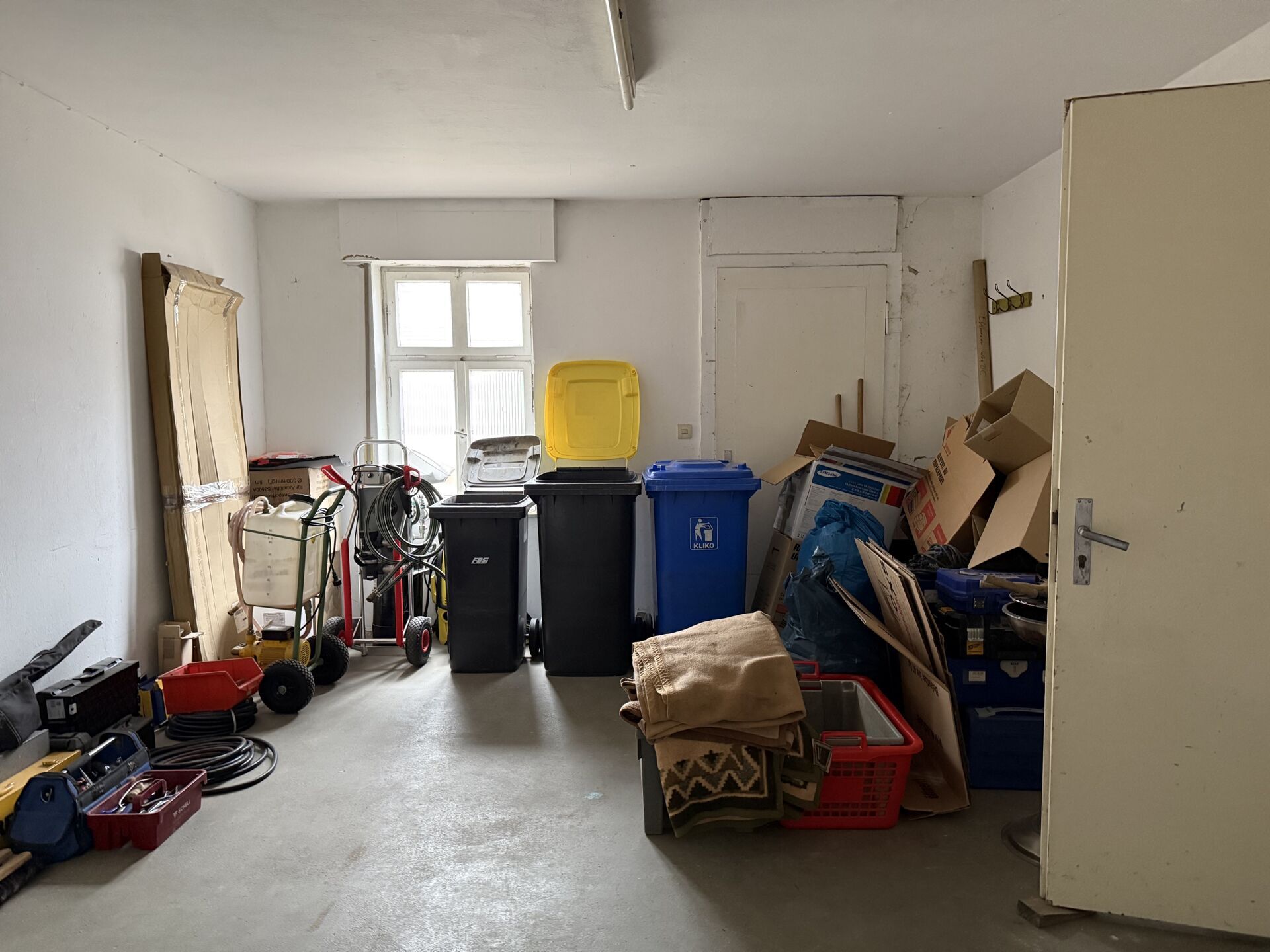Immobilienangebot - Bad Driburg - Alle - Großes Haus mit Lagerfläche, Werkstatt und zwei Garagen !