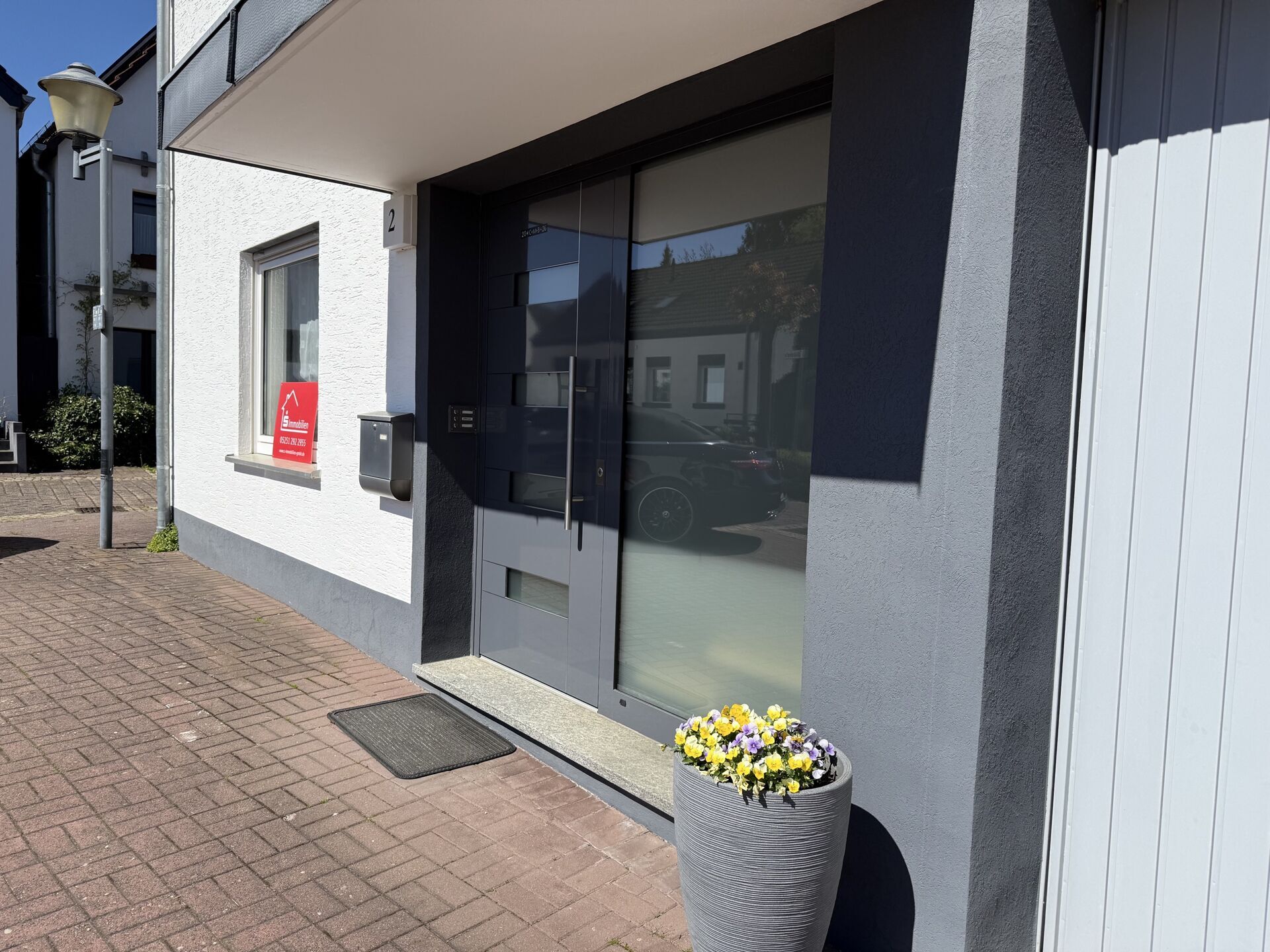 Immobilienangebot - Bad Driburg - Alle - Großes Haus mit Lagerfläche, Werkstatt und zwei Garagen !