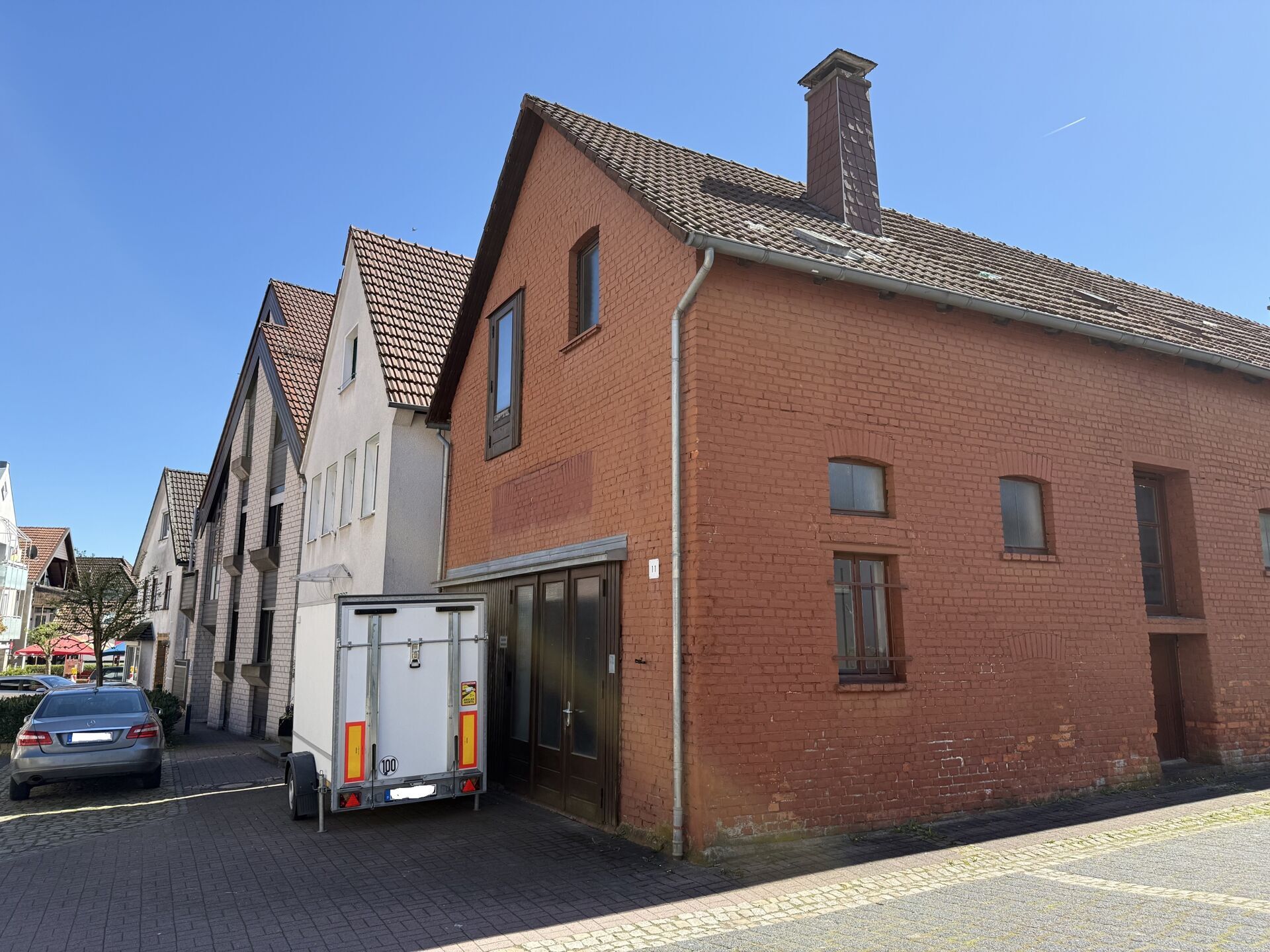 Immobilienangebot - Bad Driburg - Alle - Großes Haus mit Lagerfläche, Werkstatt und zwei Garagen !