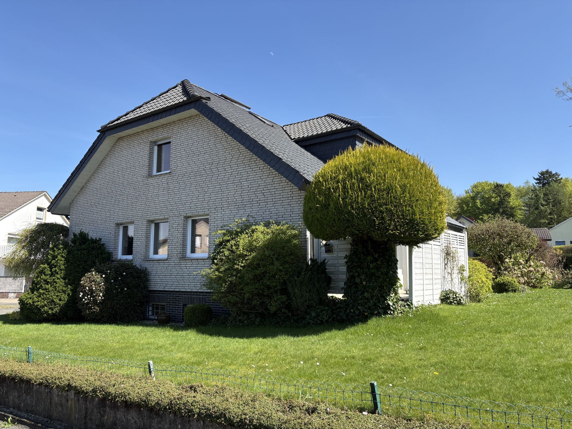 Immobilienangebot - Altenbeken - Alle - Großzügiges Familienhaus in ruhiger Lage von Altenbeken – viel Platz und gepflegter Wohnkomfort