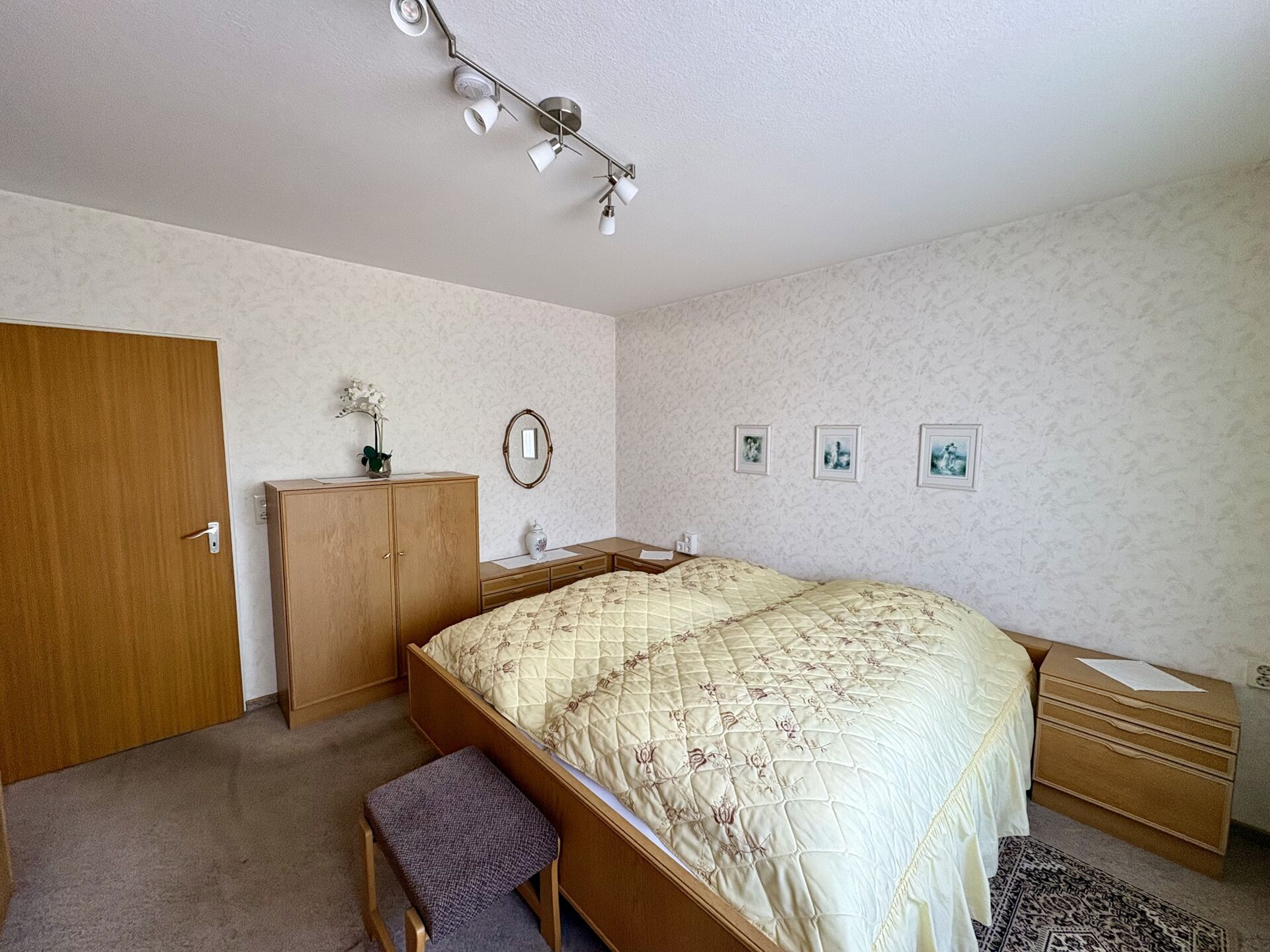 Immobilienangebot - Lage - Alle - Viel Platz unter den Augen des Hermann!