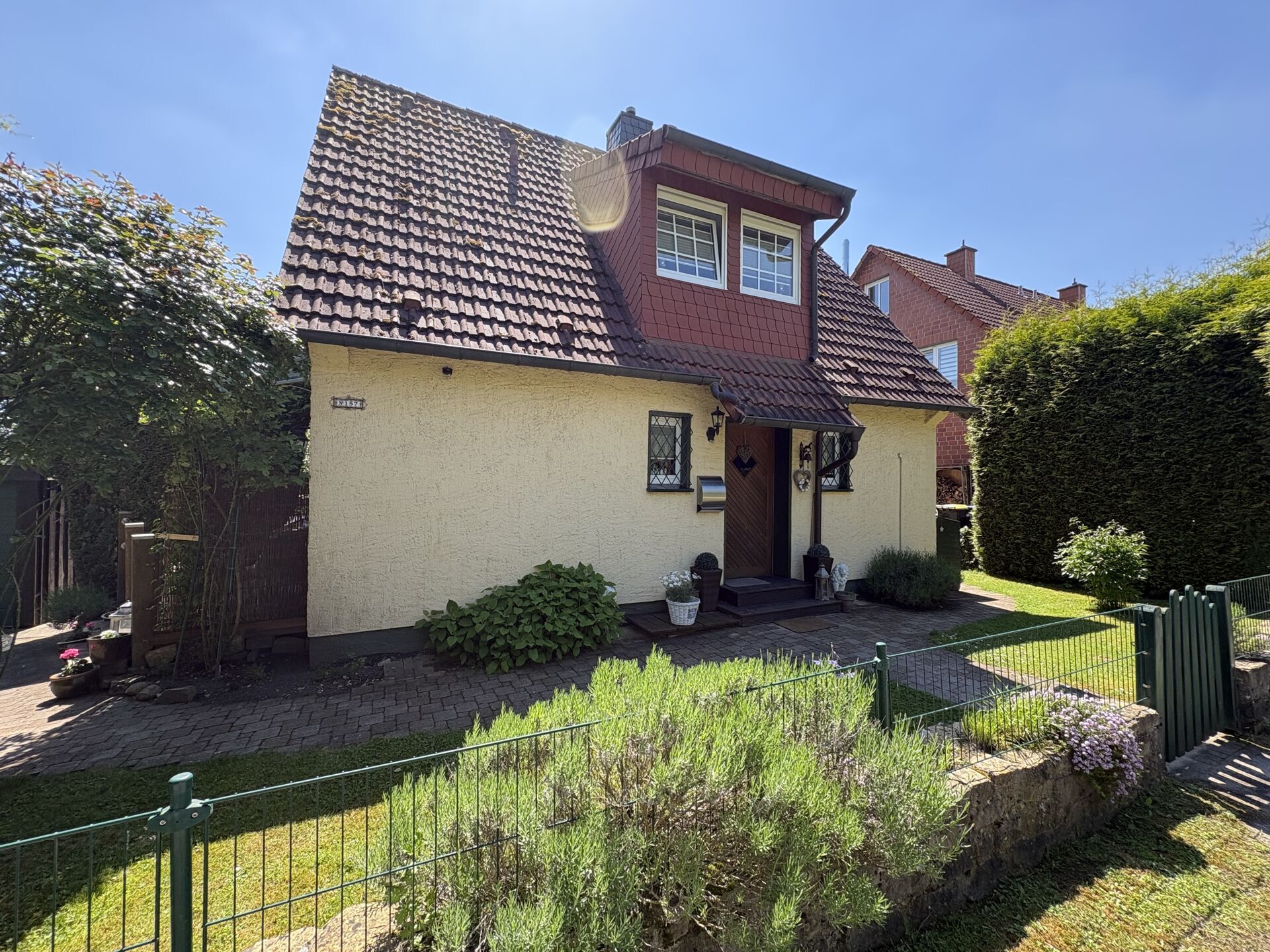 Immobilienangebot - Detmold - Alle - Wohnen mit Privatsphäre: Einfamilienhaus in Sackgasse!