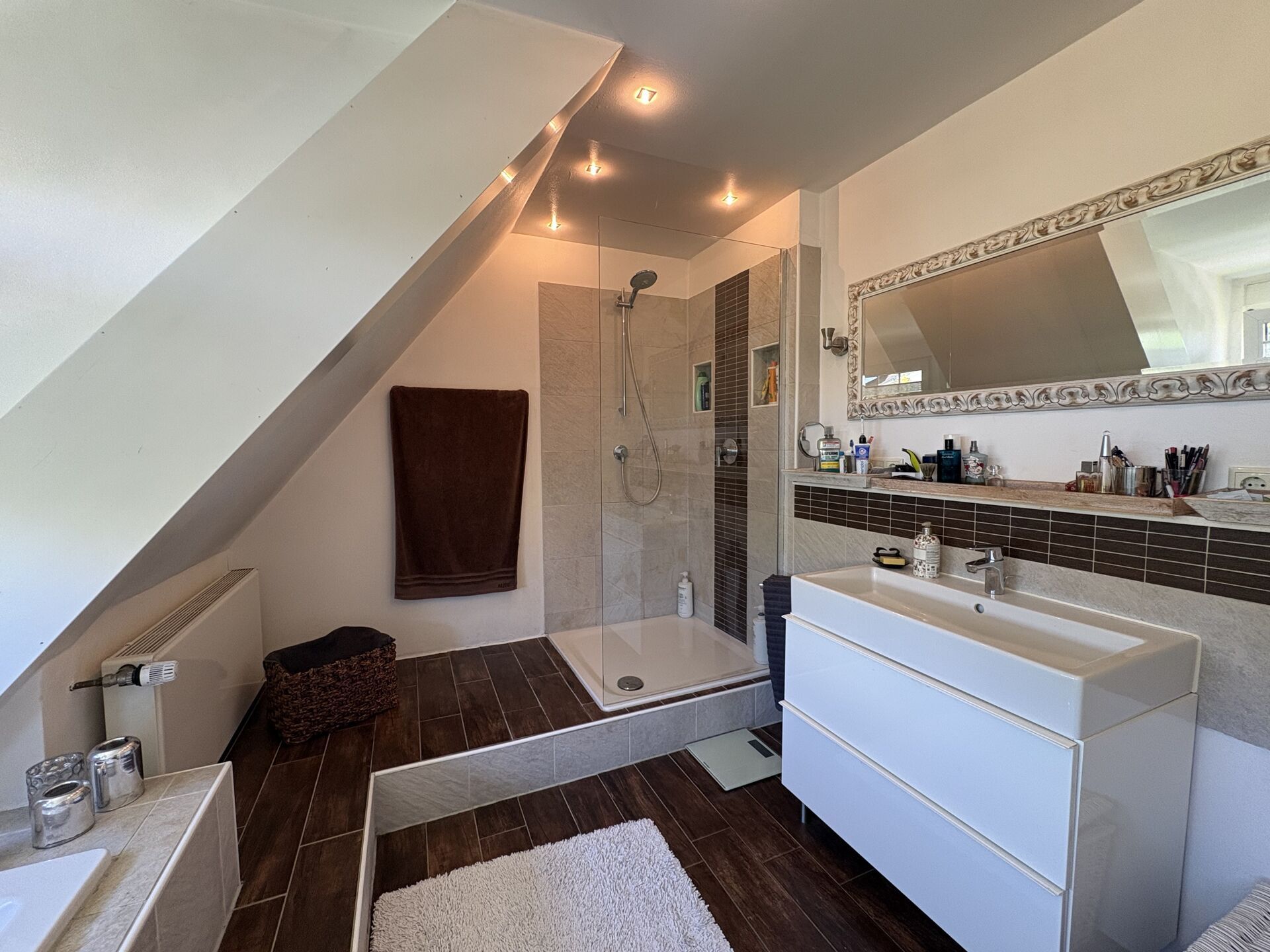 Immobilienangebot - Detmold - Alle - Wohnen mit Privatsphäre: Einfamilienhaus in Sackgasse!