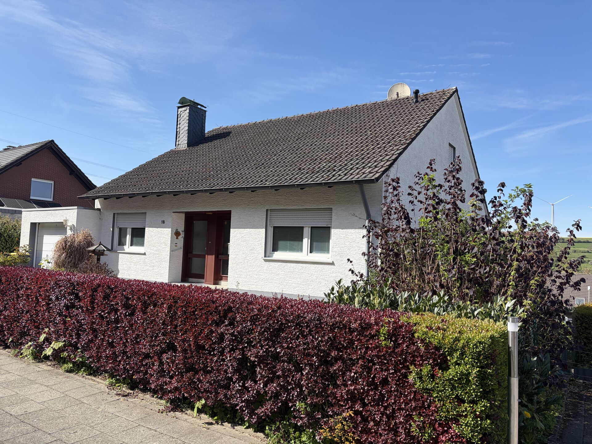 Immobilienangebot - Lichtenau / Atteln - Alle - Substanz trifft Potenzial in Atteln – Jetzt anpacken!
Gepflegtes Einfamilienhaus in ruhiger Lage.