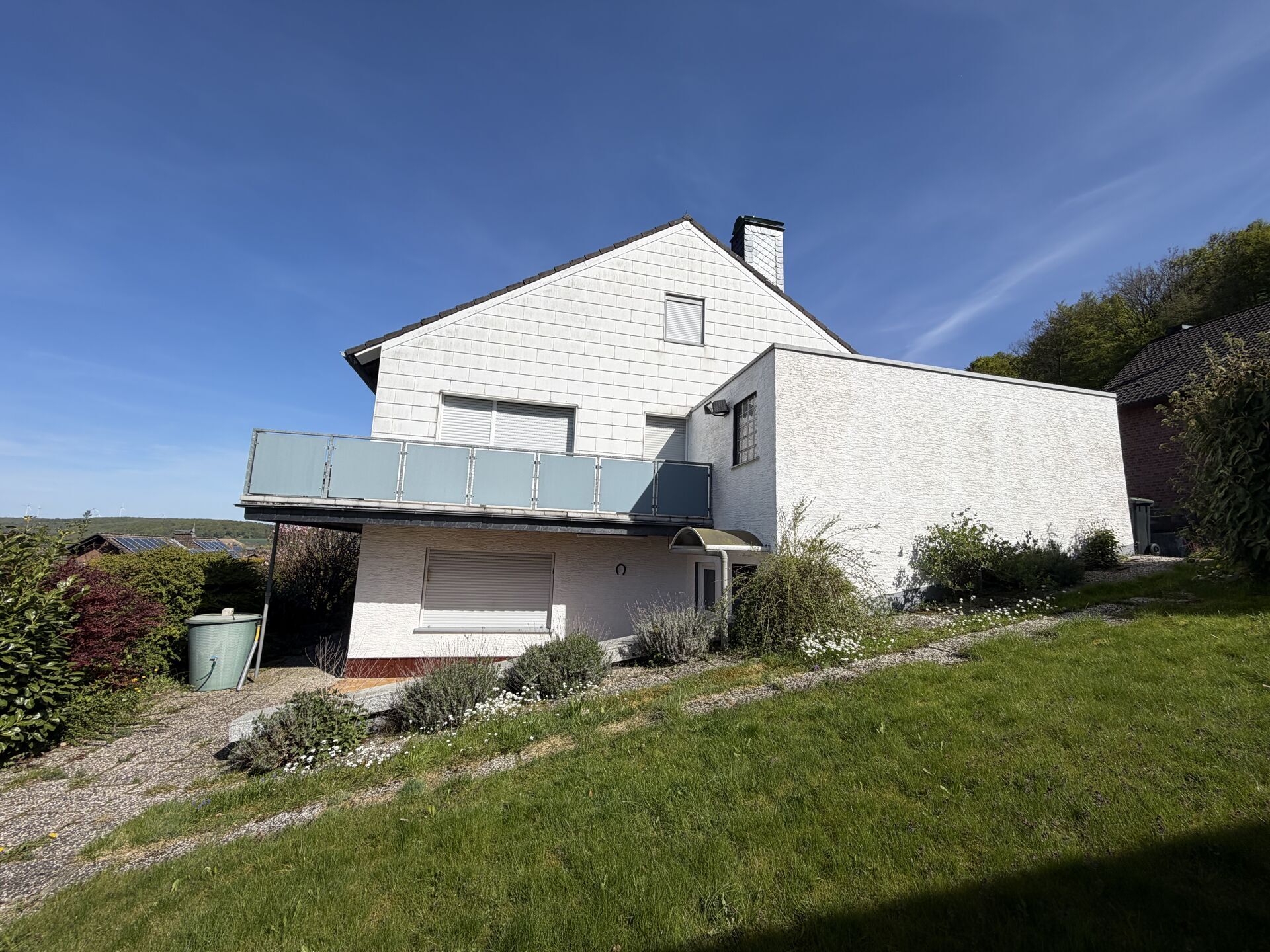 Immobilienangebot - Lichtenau / Atteln - Alle - Substanz trifft Potenzial in Atteln – Jetzt anpacken!
Gepflegtes Einfamilienhaus in ruhiger Lage.