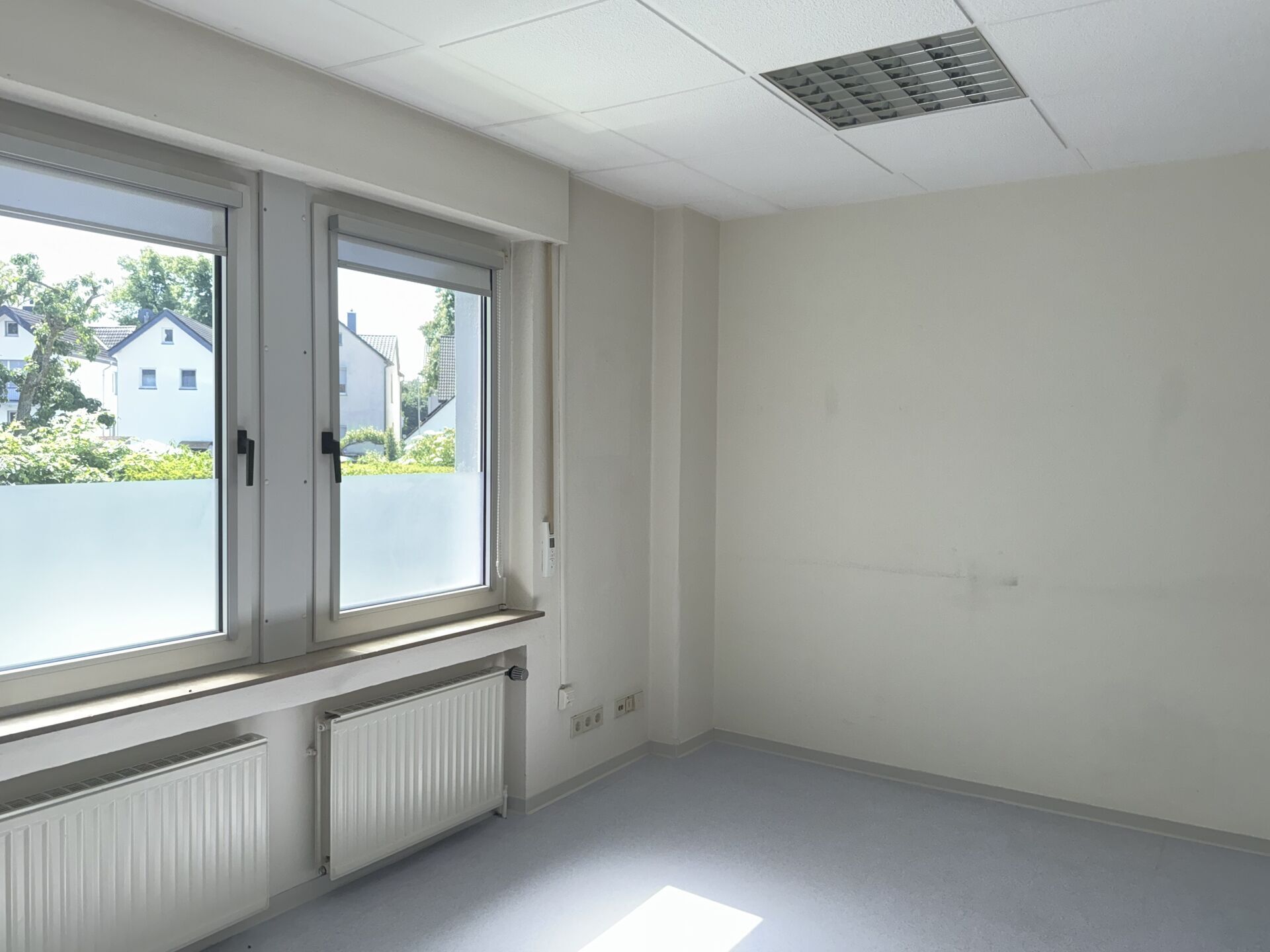 Immobilienangebot - Lage - Gewerbe - Charmante Praxis- und Bürofläche zur Vermietung, ca. 190 m²