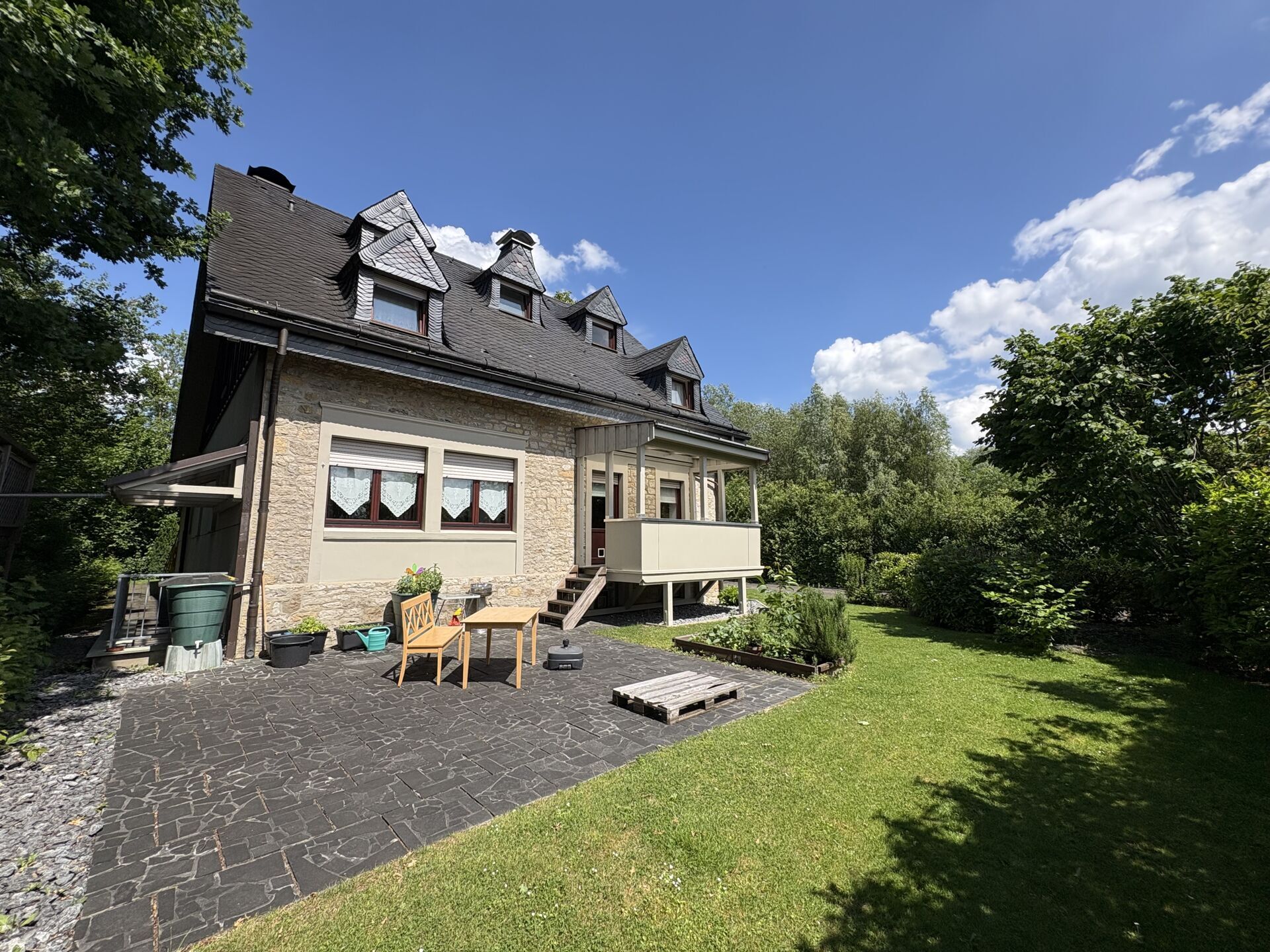 Immobilienangebot - Detmold - Alle - Seltenes Ensemble: Modernisiertes Wohnhaus mit Gewerbehalle!