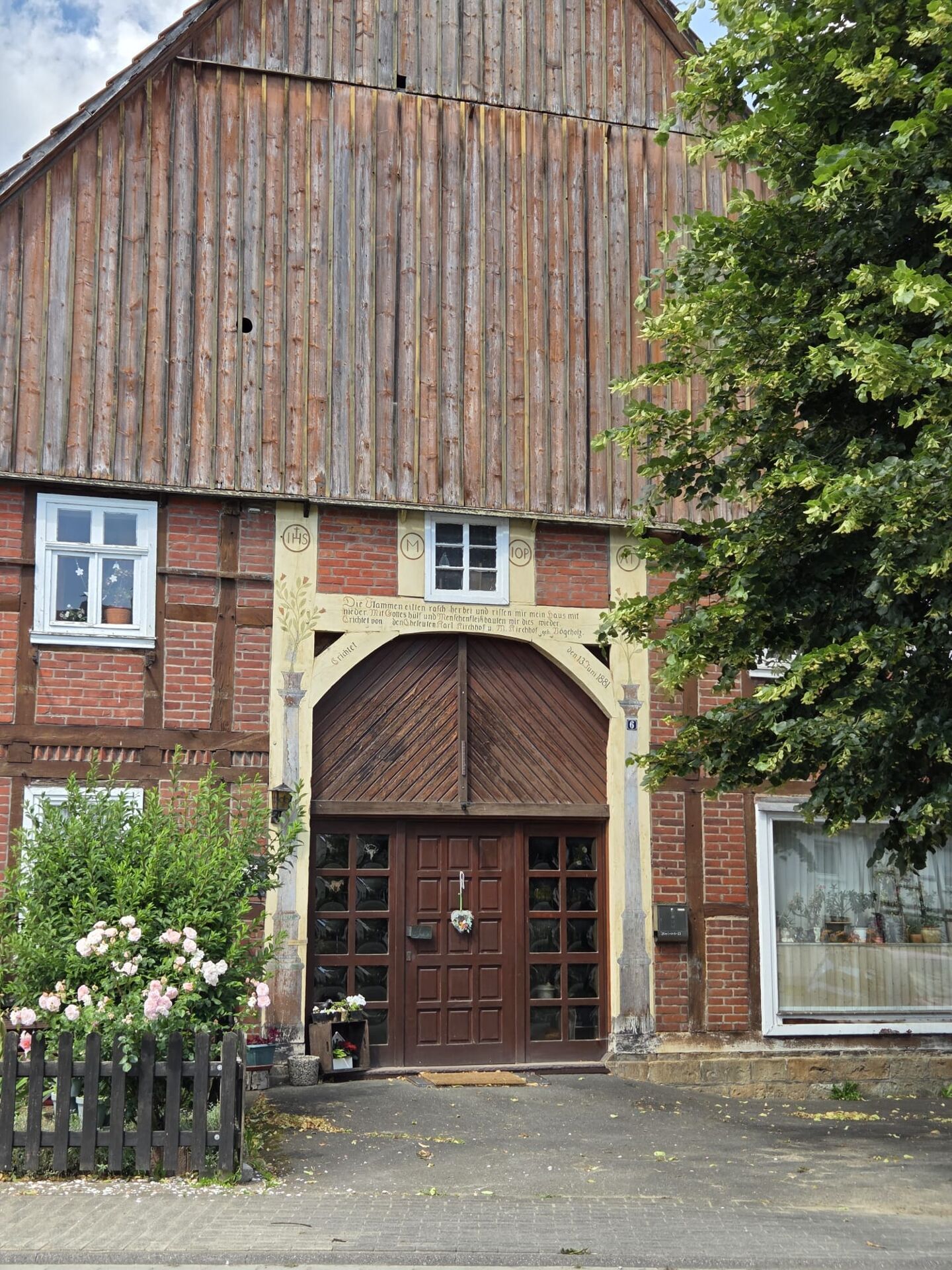 Immobilienangebot - Höxter / Ovenhausen - Alle - Haus mit Nebengebäuden und Stallungen !