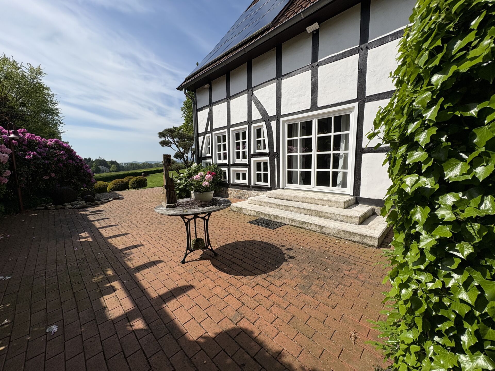 Immobilienangebot - Horn-Bad Meinberg / Fissenknick - Alle - Wo Geschichte auf Moderne trifft und Wohnträume Wurzeln schlagen!
