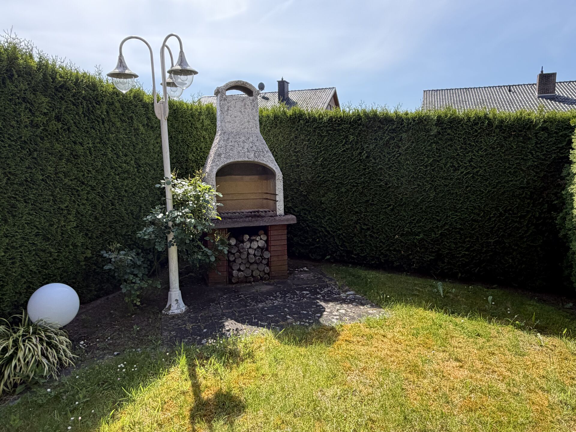 Immobilienangebot - Borgentreich / Bühne - Alle - Einfamilienhaus mit großem Garten und vielseitigen Nutzungsmöglichkeiten in Bühne