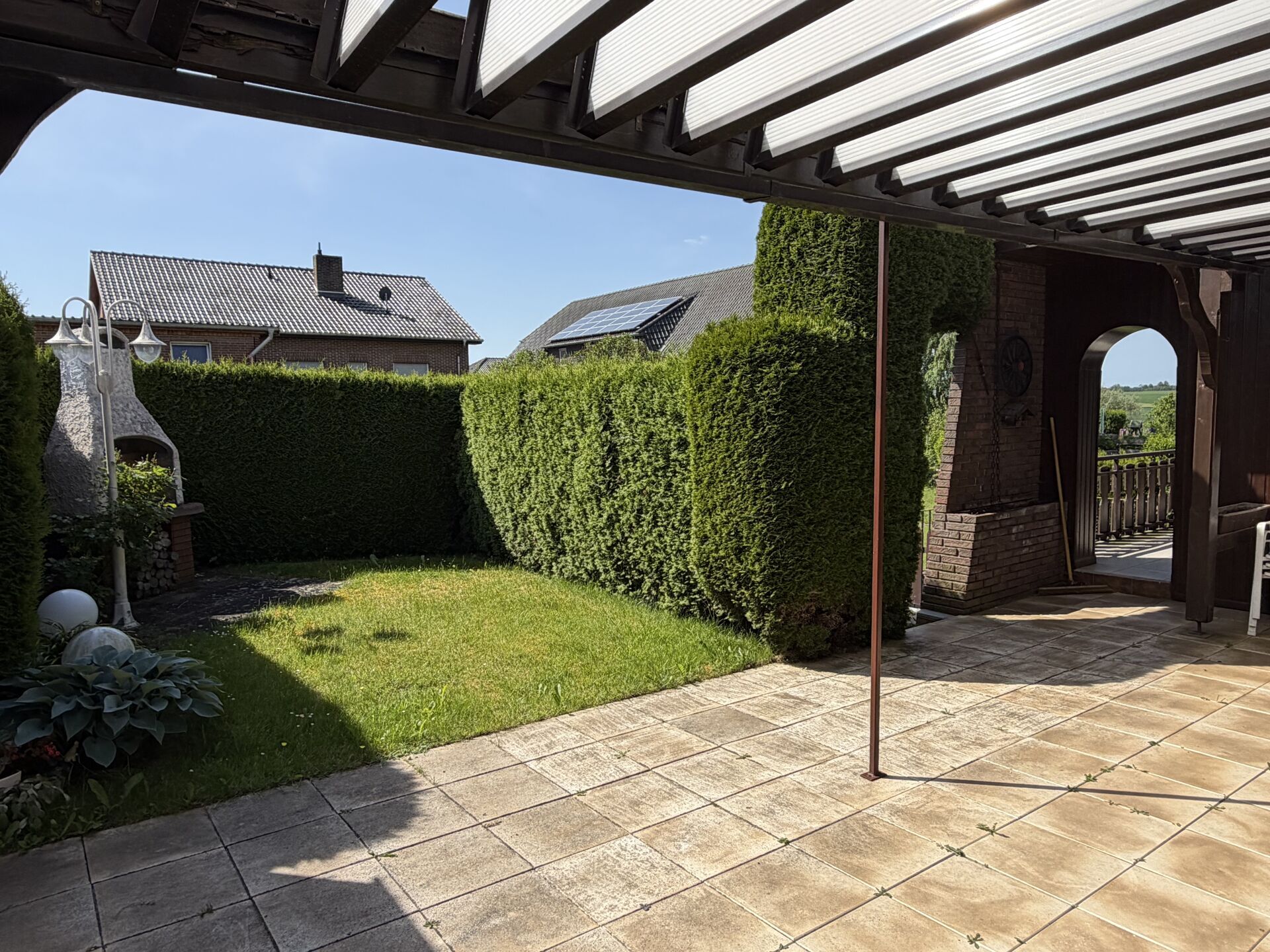 Immobilienangebot - Borgentreich / Bühne - Alle - Einfamilienhaus mit großem Garten und vielseitigen Nutzungsmöglichkeiten in Bühne