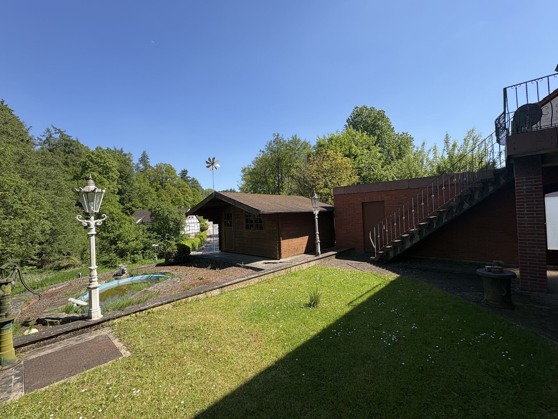 Immobilienangebot - Blomberg - Alle - Bungalow in ruhiger Ortsrandlage- mehr als Sie erwarten!