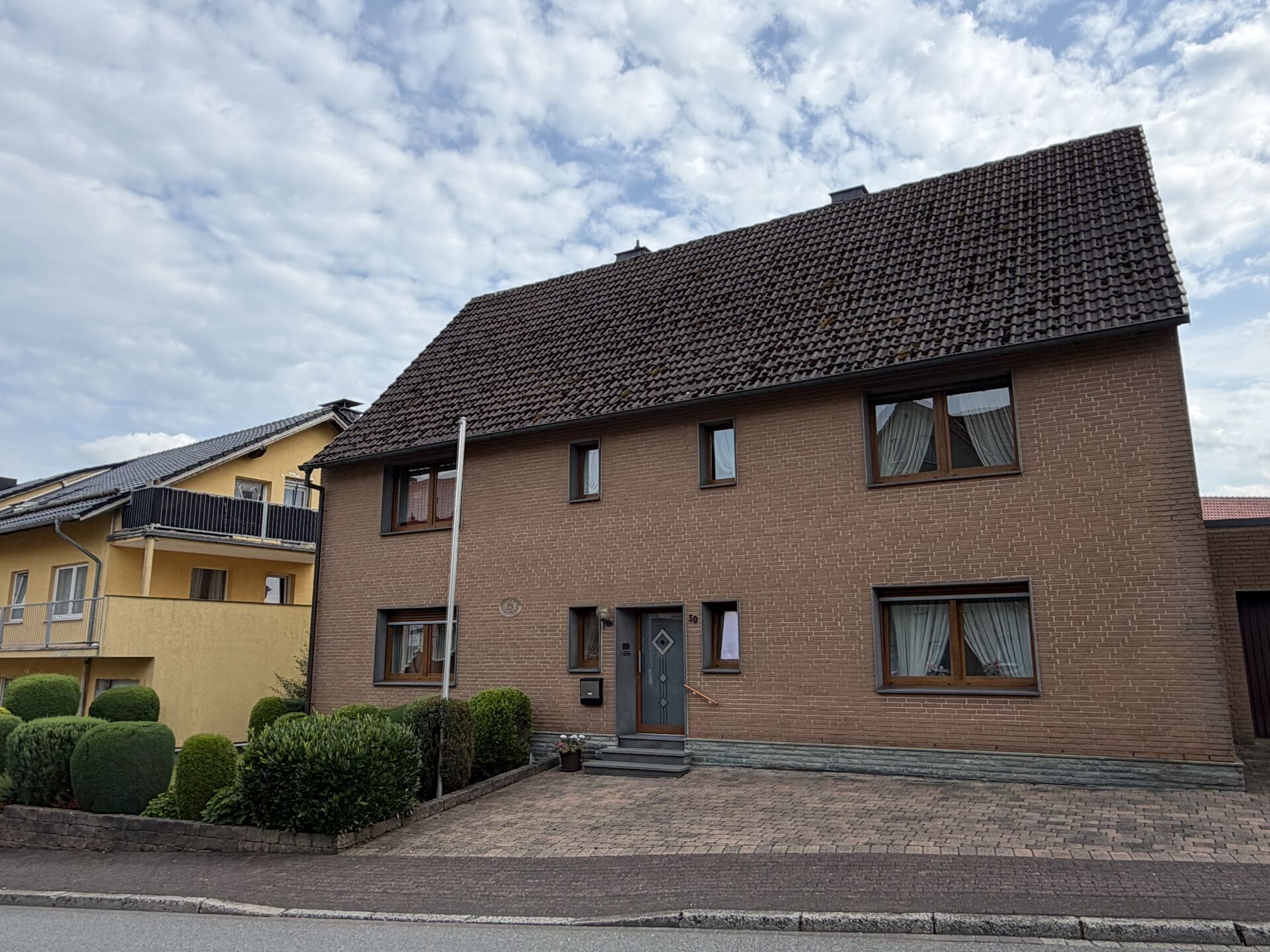 Immobilienangebot - Marsberg / Essentho - Alle - Einfamilienhaus mit Garten und Terrasse im Ortskern von Essentho