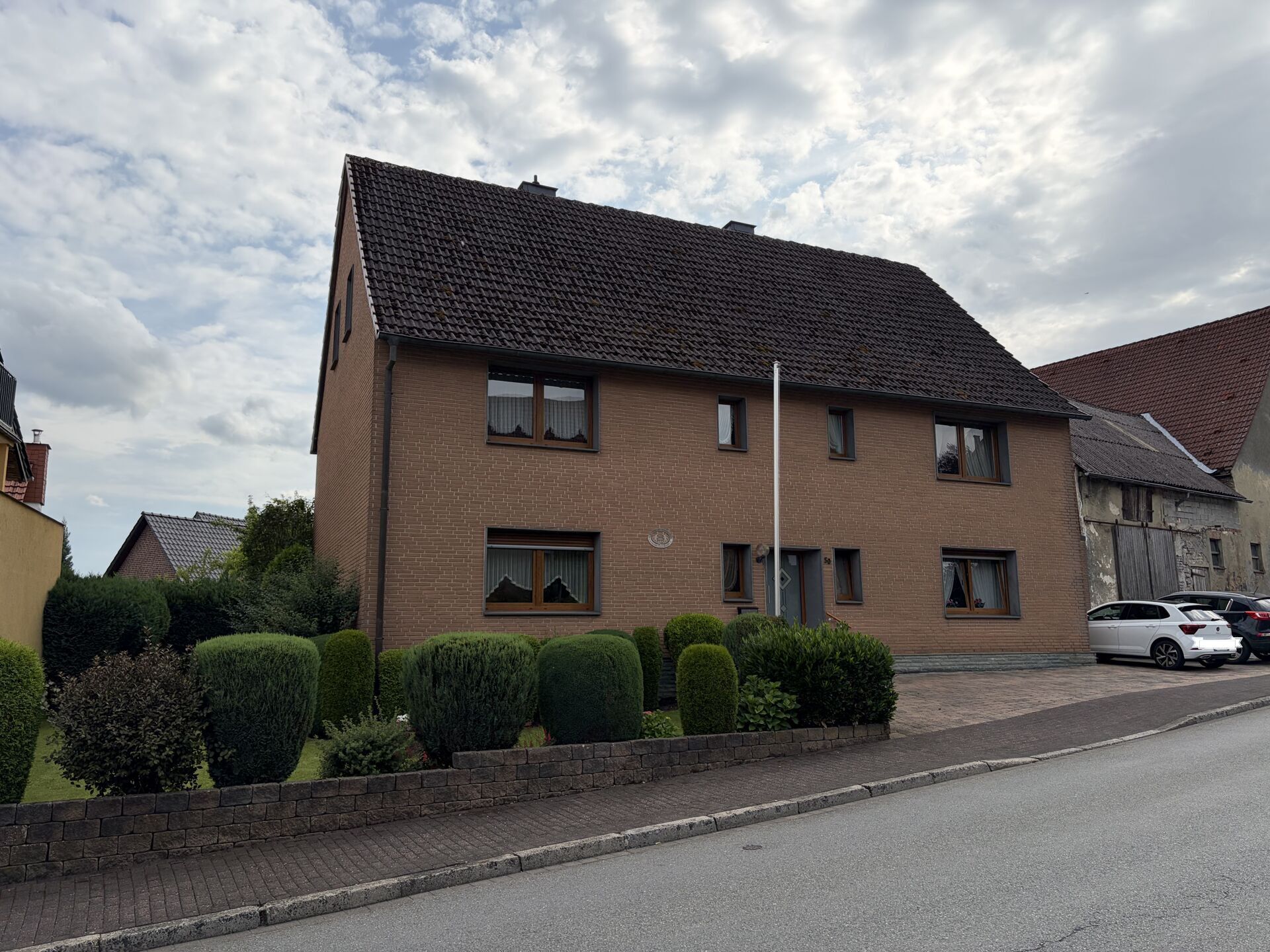 Immobilienangebot - Marsberg / Essentho - Alle - Einfamilienhaus mit Garten und Terrasse im Ortskern von Essentho
