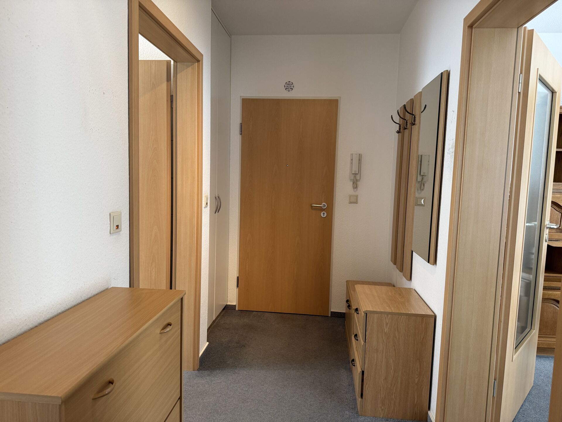 Immobilienangebot - Nieheim - Alle - Neuwertige Eigentumswohnung !