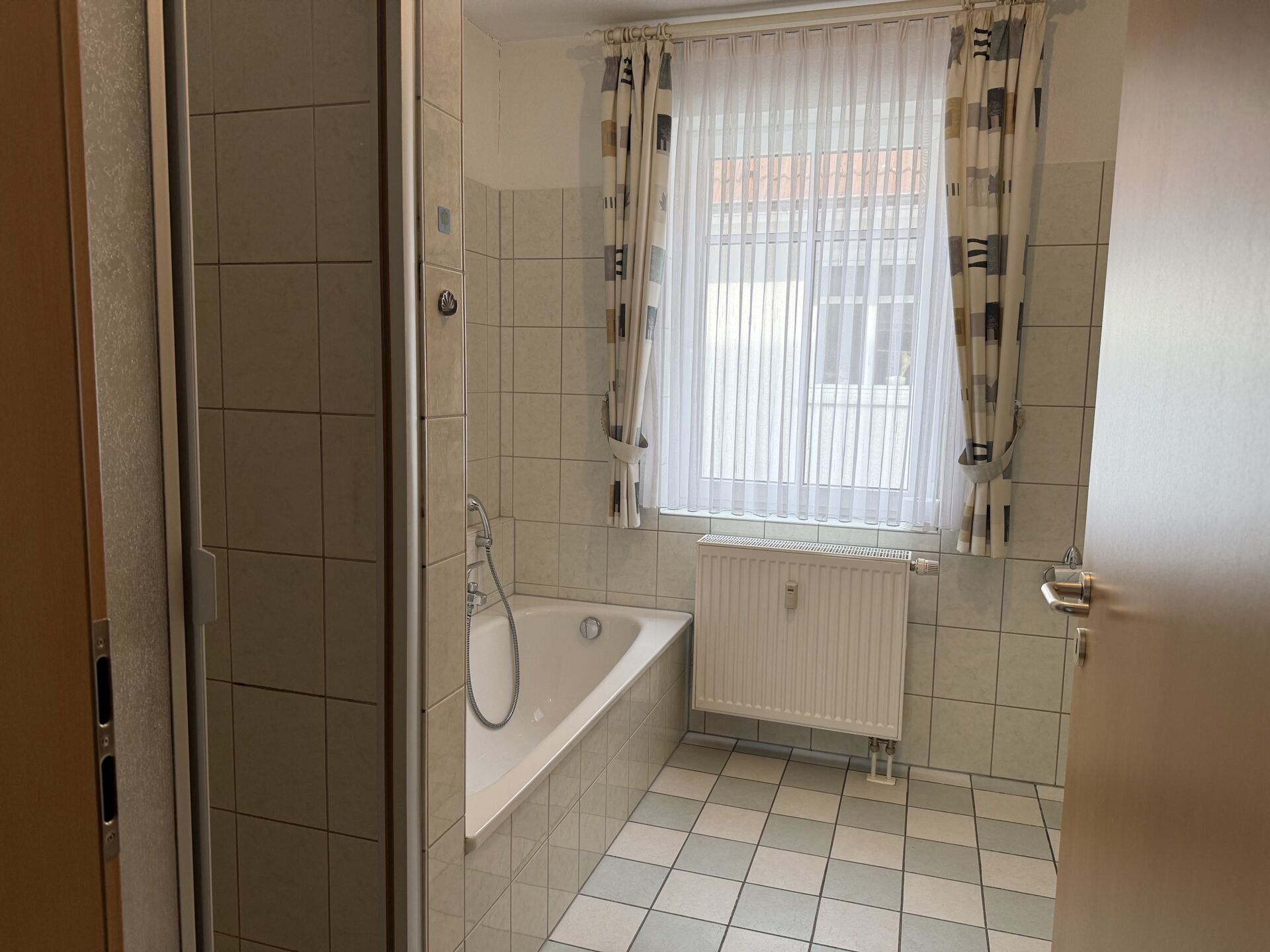 Immobilienangebot - Nieheim - Alle - Neuwertige Eigentumswohnung !