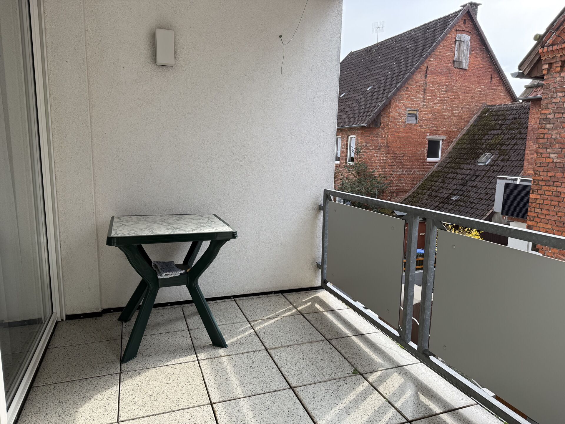 Immobilienangebot - Nieheim - Alle - Neuwertige Eigentumswohnung !