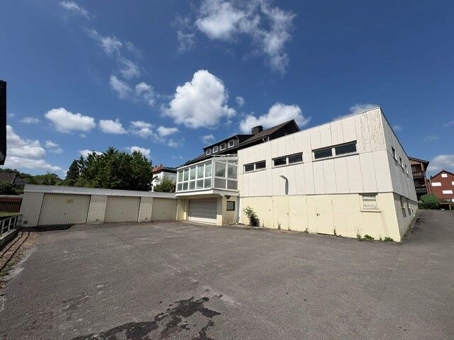 Immobilienangebot - Höxter - Alle - Mehrfamilienhaus mit Hallenanbau im Zentrum vom Höxter sucht neuen Besitzer!