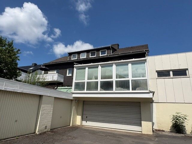 Immobilienangebot - Höxter - Alle - Mehrfamilienhaus mit Hallenanbau im Zentrum vom Höxter sucht neuen Besitzer!