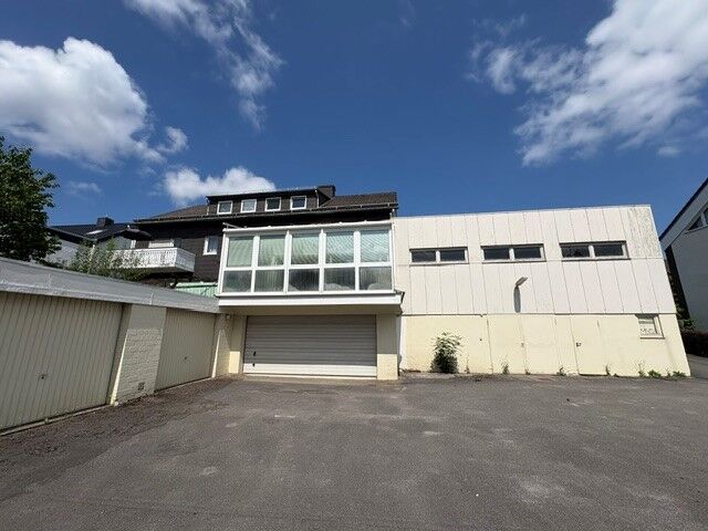 Immobilienangebot - Höxter - Alle - Mehrfamilienhaus mit Hallenanbau im Zentrum vom Höxter sucht neuen Besitzer!