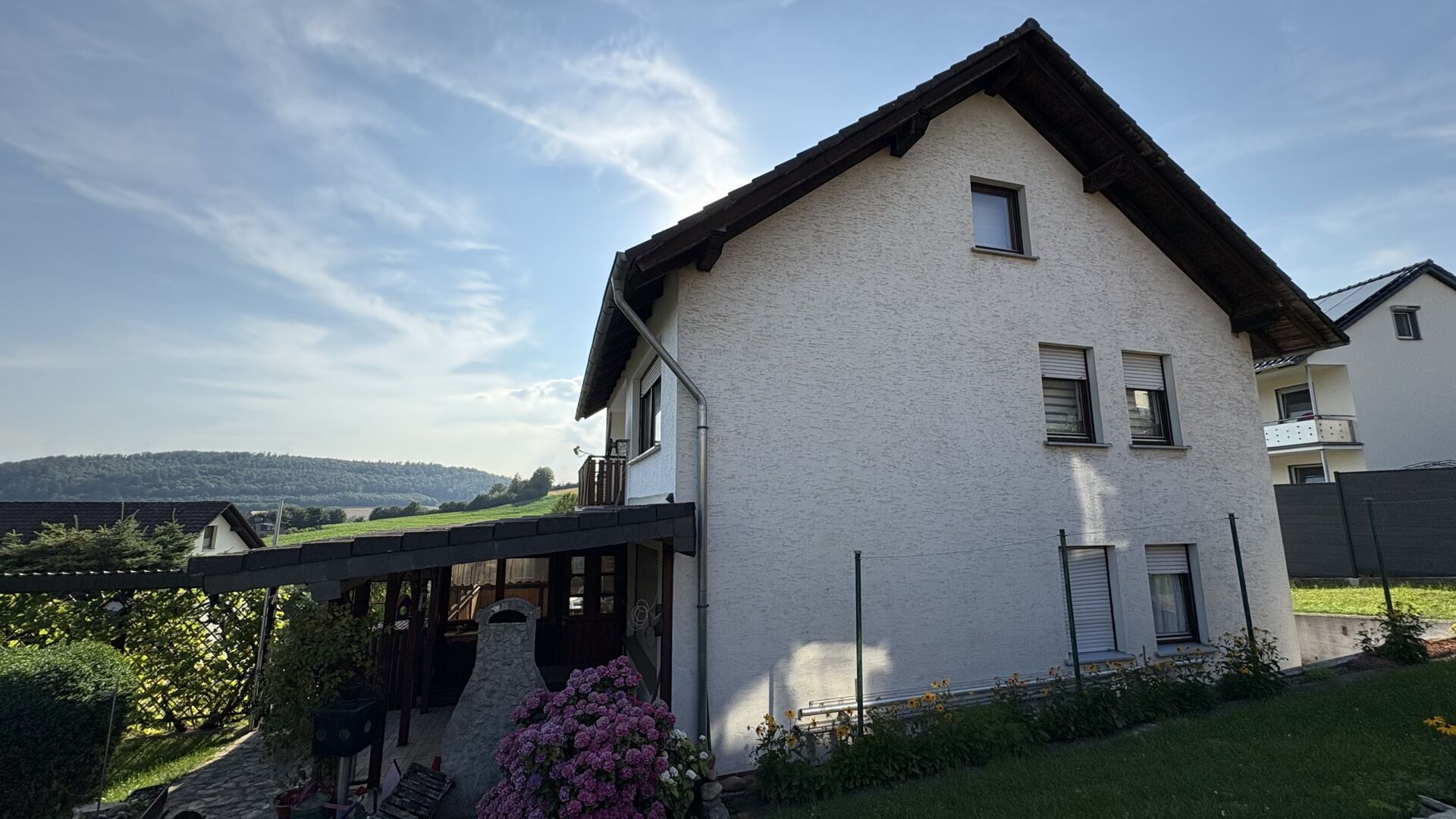 Immobilienangebot - Höxter - Alle - Großzügiges Einfamilienhaus sucht neuen Eigentümer