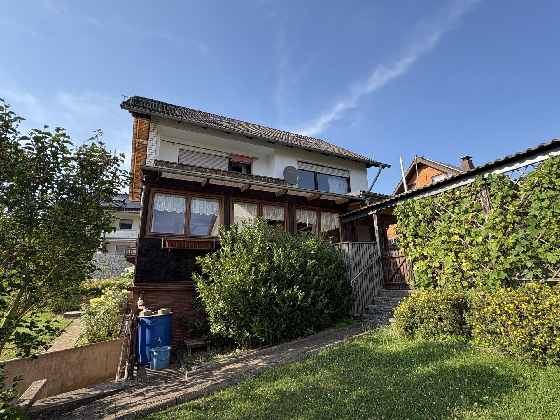 Immobilienangebot - Höxter - Alle - Großzügiges Einfamilienhaus sucht neuen Eigentümer