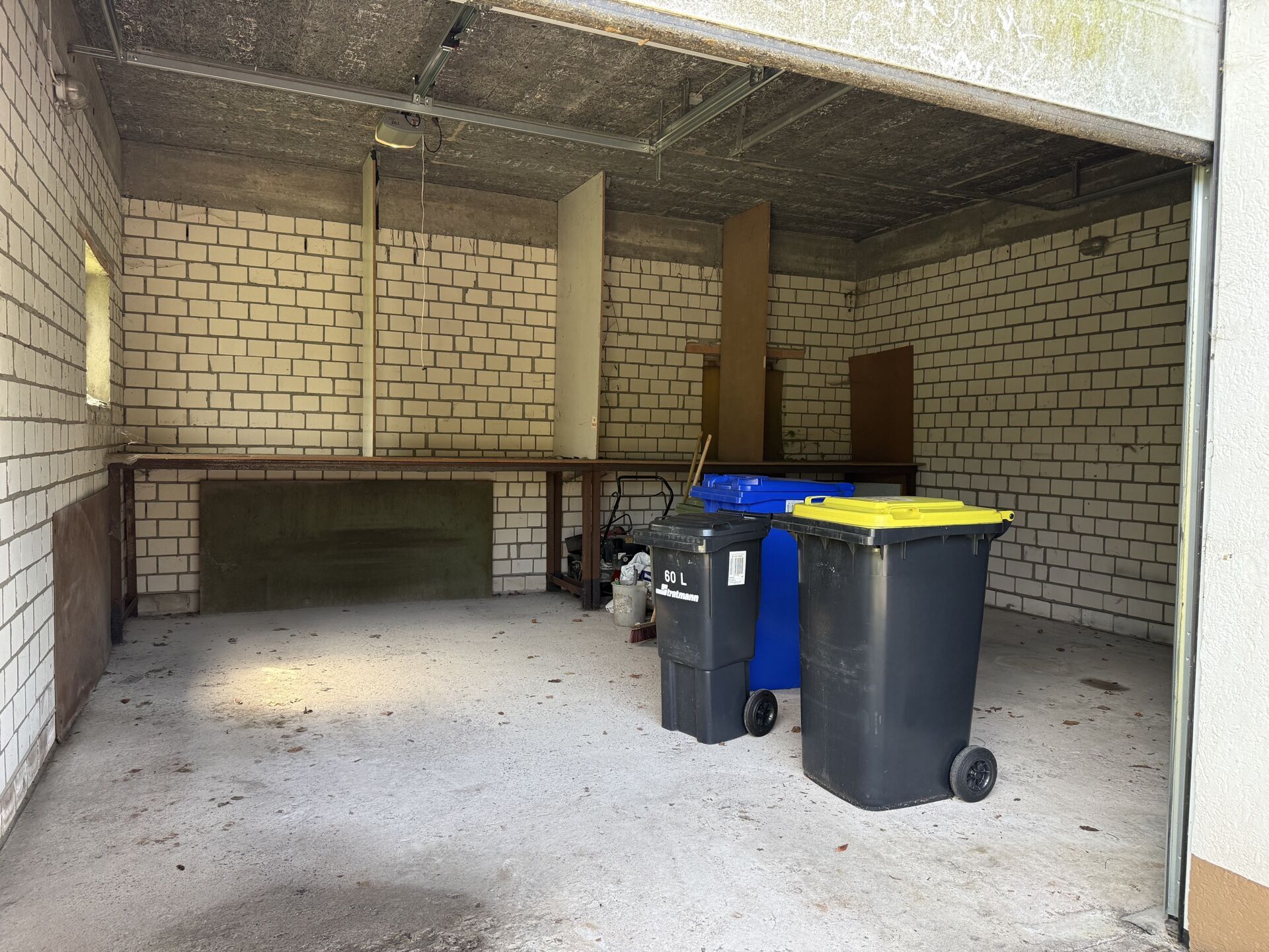 Immobilienangebot - Bad Driburg / Neuenheerse - Alle - Haus am Wald gelegen mit Werkstatt und Wiese - auch ideal für Pferdeliebhaber !
