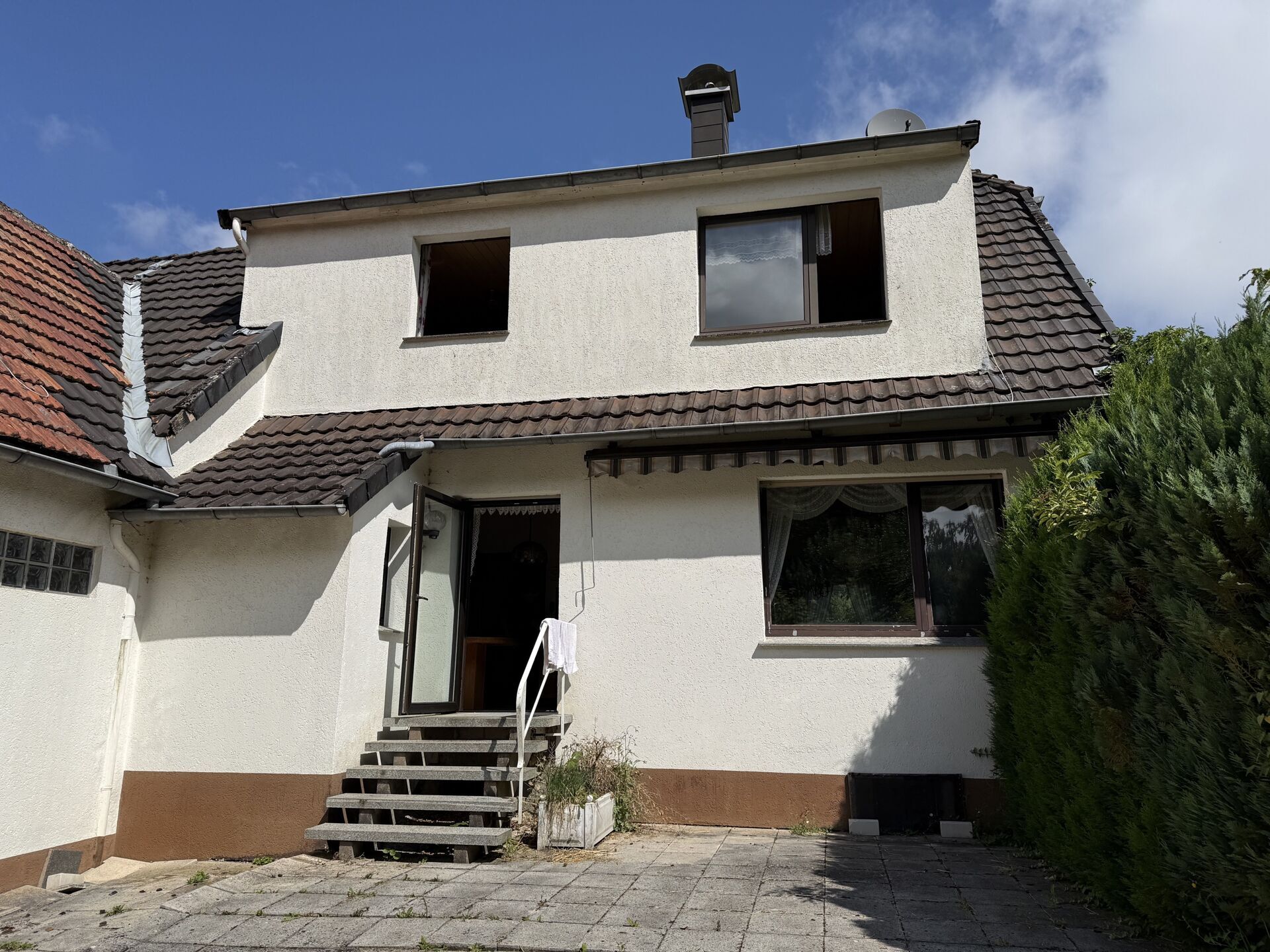 Immobilienangebot - Bad Driburg / Neuenheerse - Alle - Haus am Wald gelegen mit Werkstatt und Wiese - auch ideal für Pferdeliebhaber !
