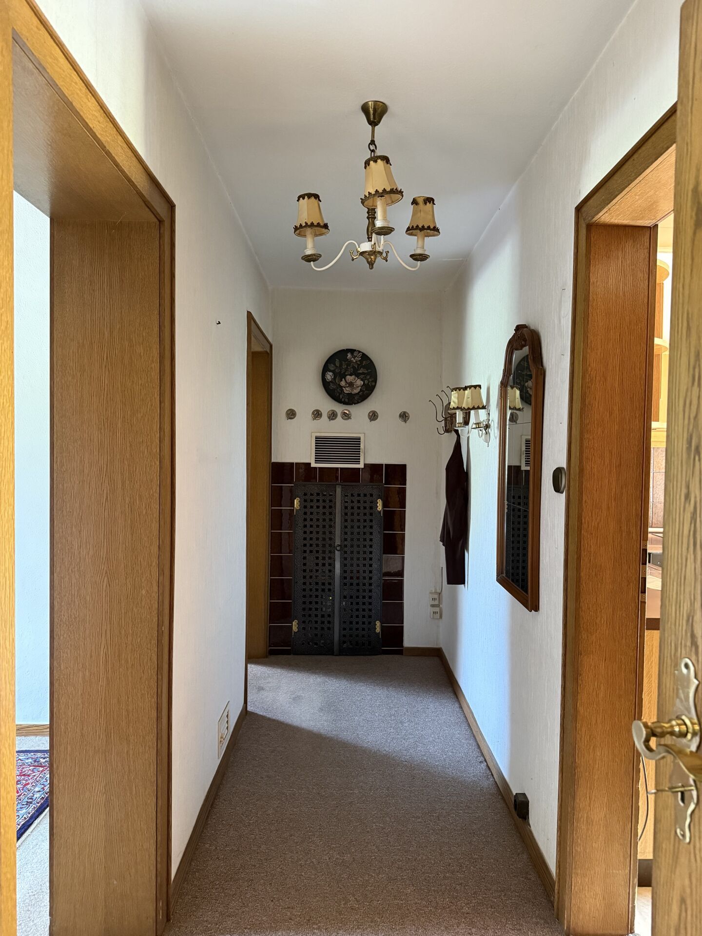 Immobilienangebot - Bad Driburg / Neuenheerse - Alle - Haus am Wald gelegen mit Werkstatt und Wiese - auch ideal für Pferdeliebhaber !